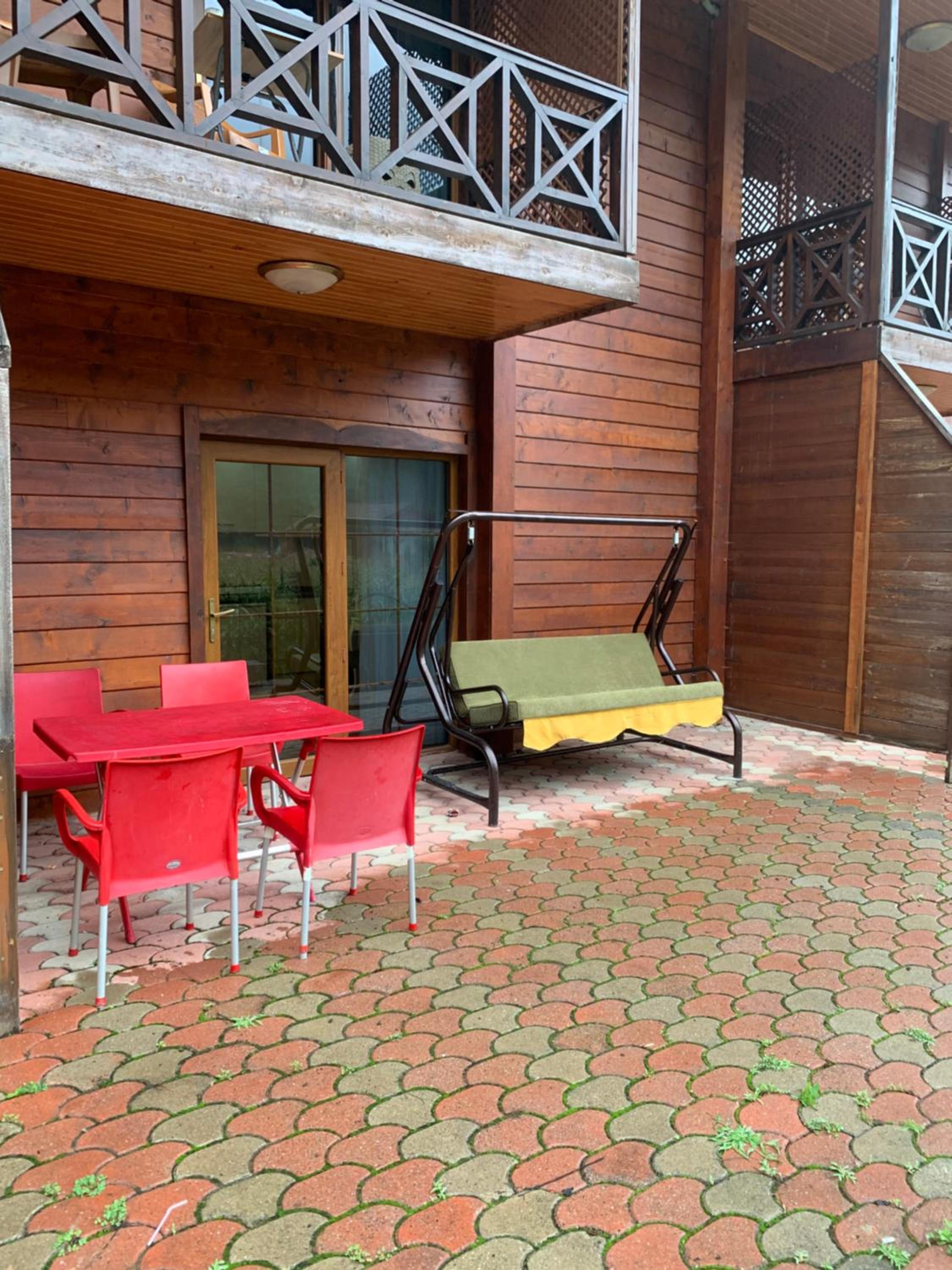 One-Bedroom Apartment with Private Patio and Mountain View - Photo 6