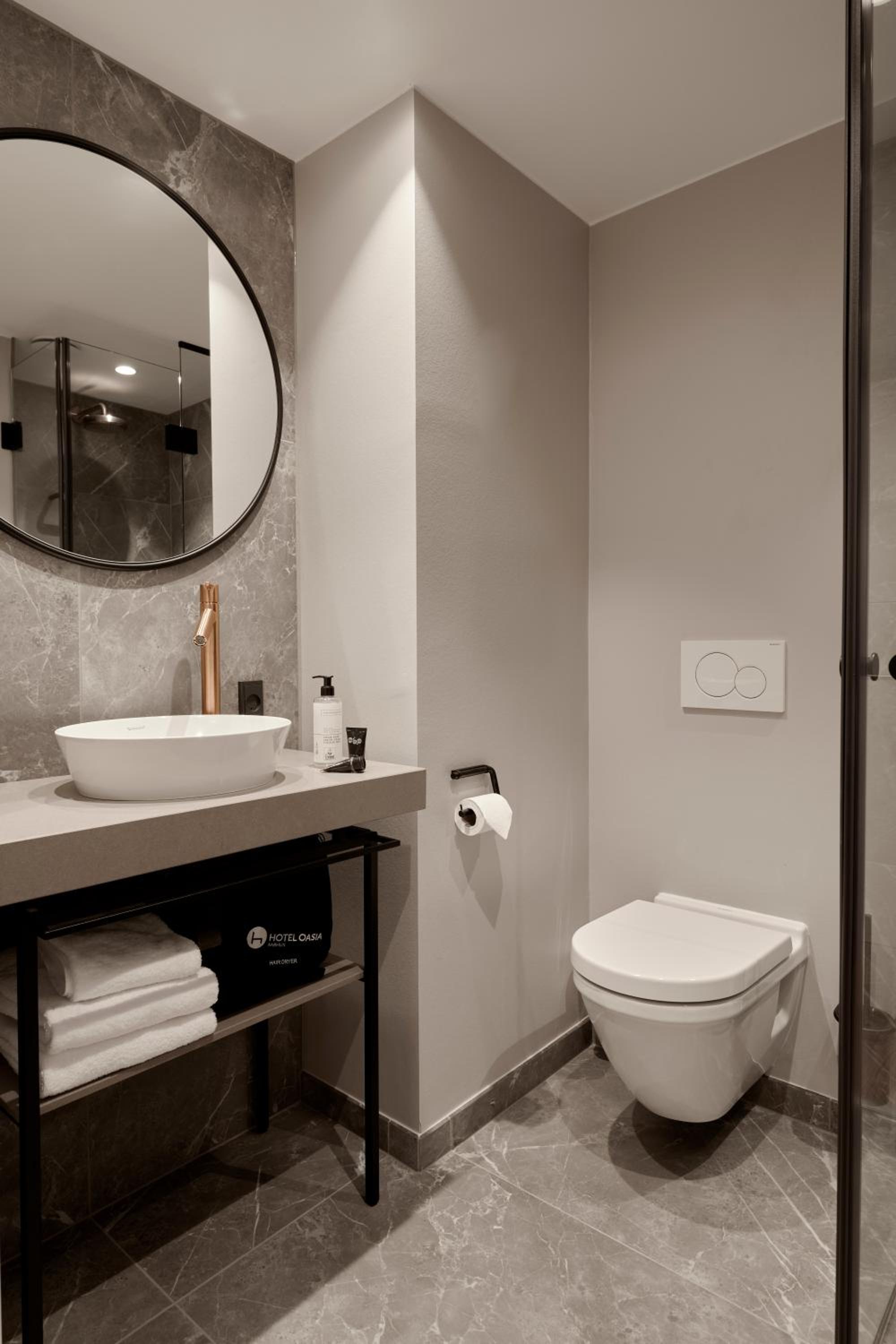 Deluxe (High) Double Room photo 3