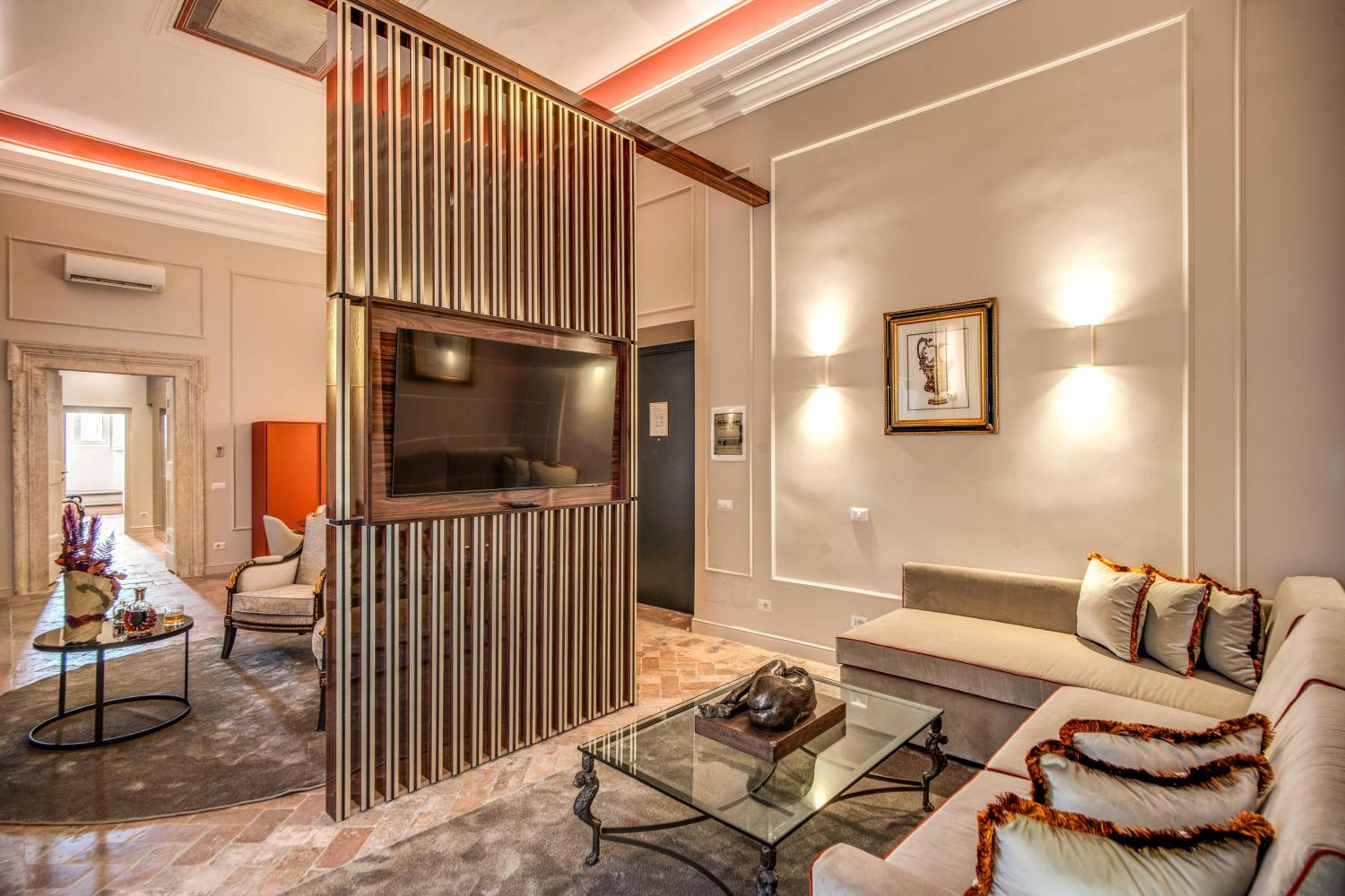 Luxury Suite with View thumbnail 5