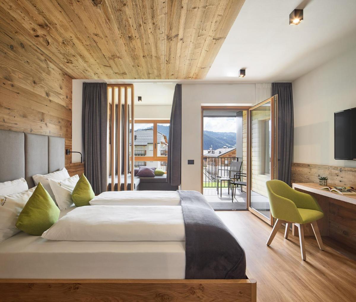 Deluxe Double Room with Balcony photo 3