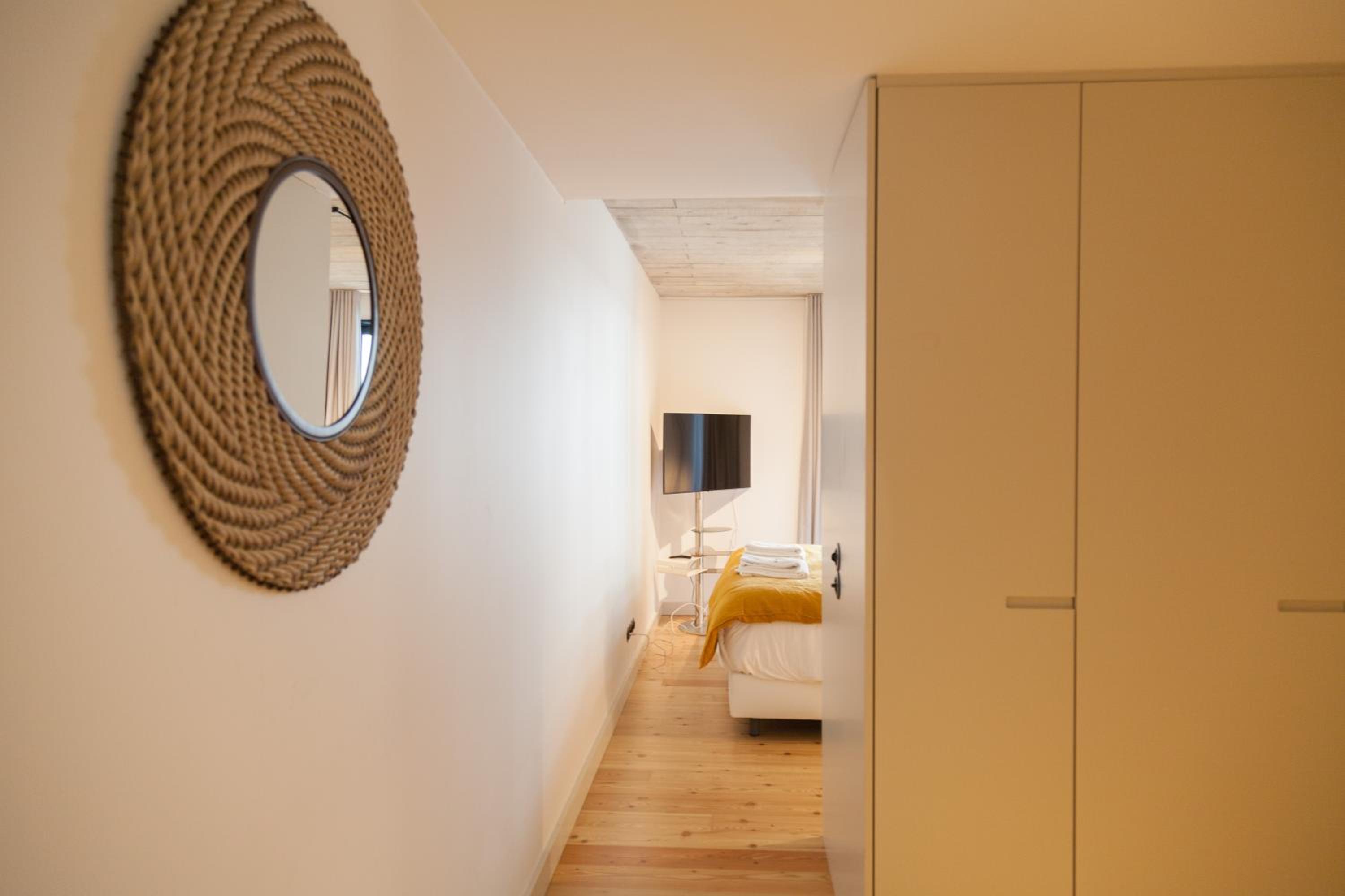 Apartment with Balcony - Photo 3