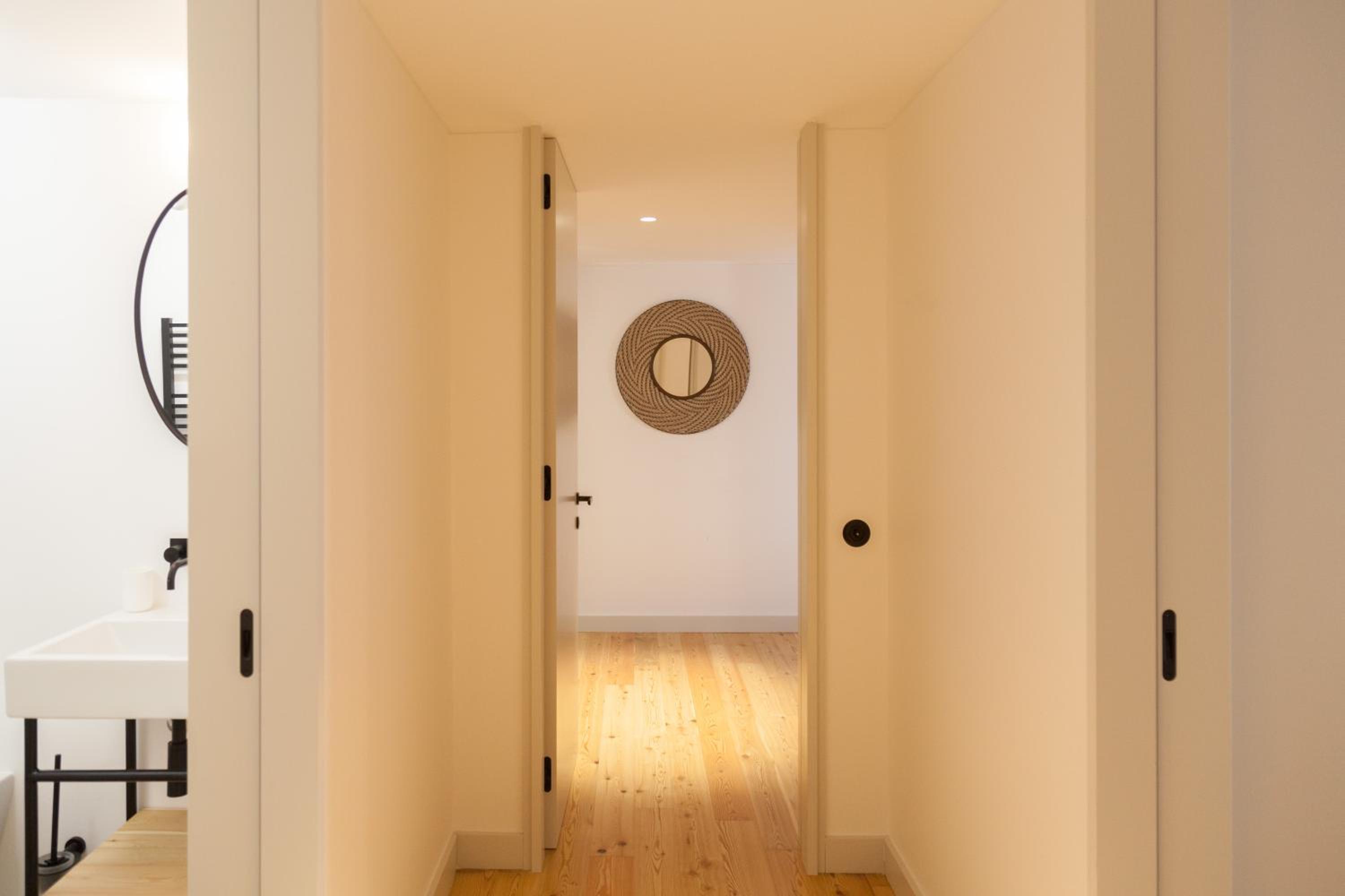 Apartment with Balcony - Photo 9
