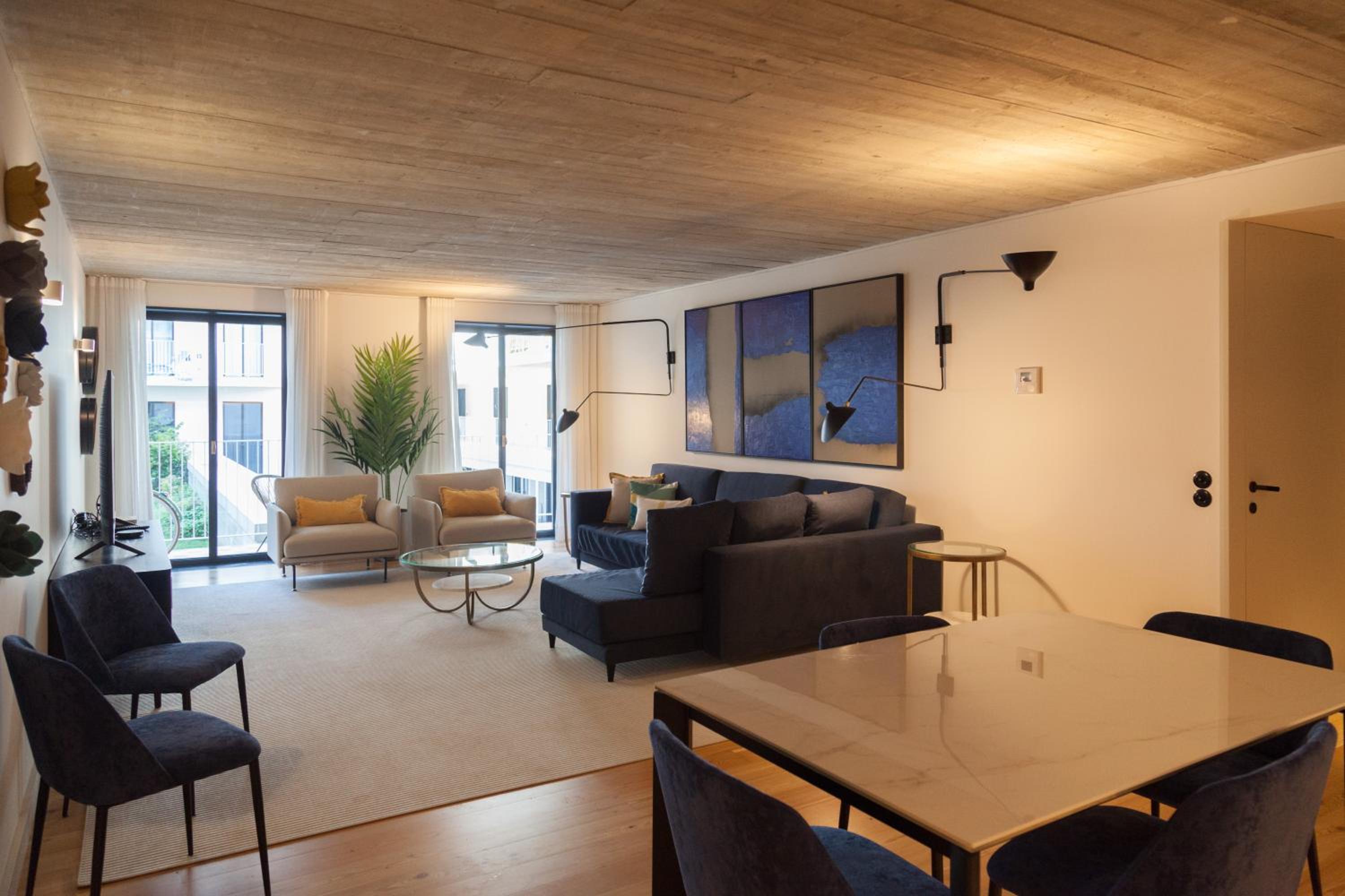 Apartment with Balcony - Photo 10
