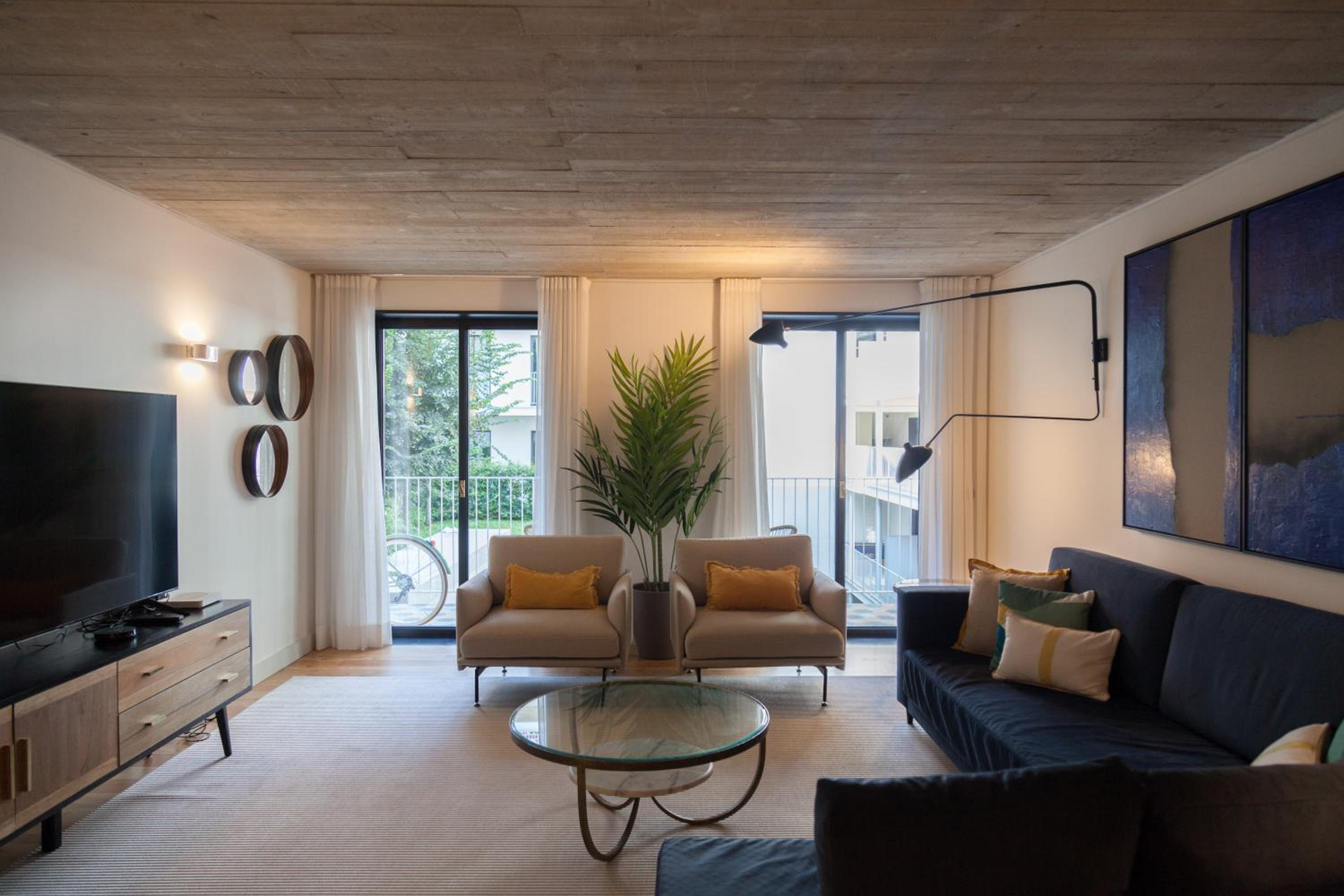 Apartment with Balcony - Photo 11
