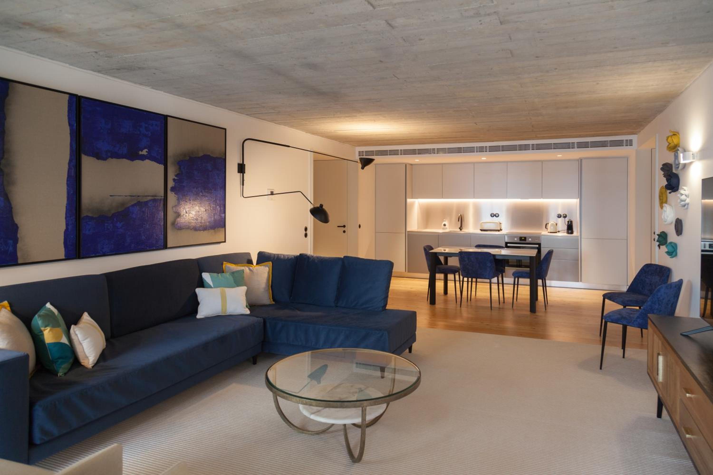 Apartment with Balcony - Photo 12