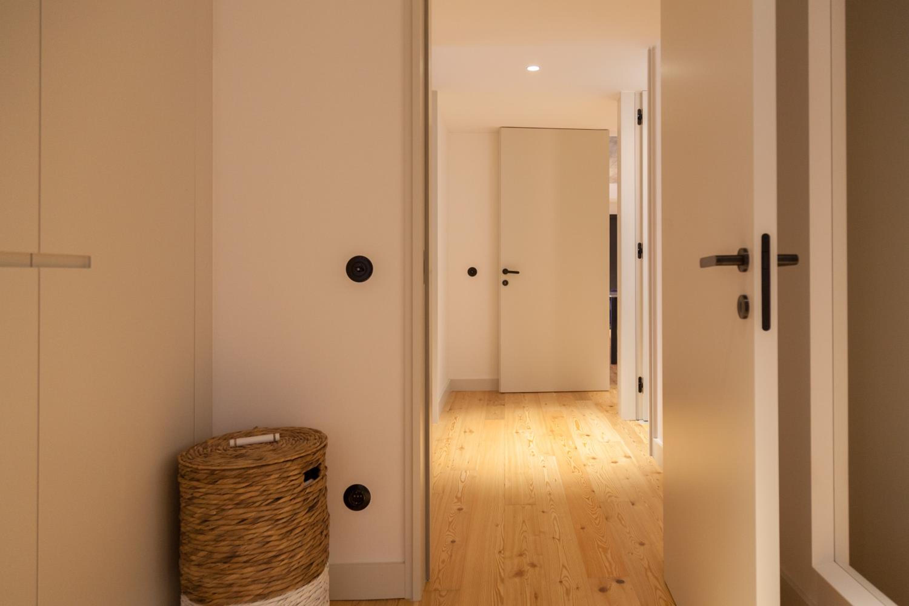 Apartment with Balcony - Photo 15