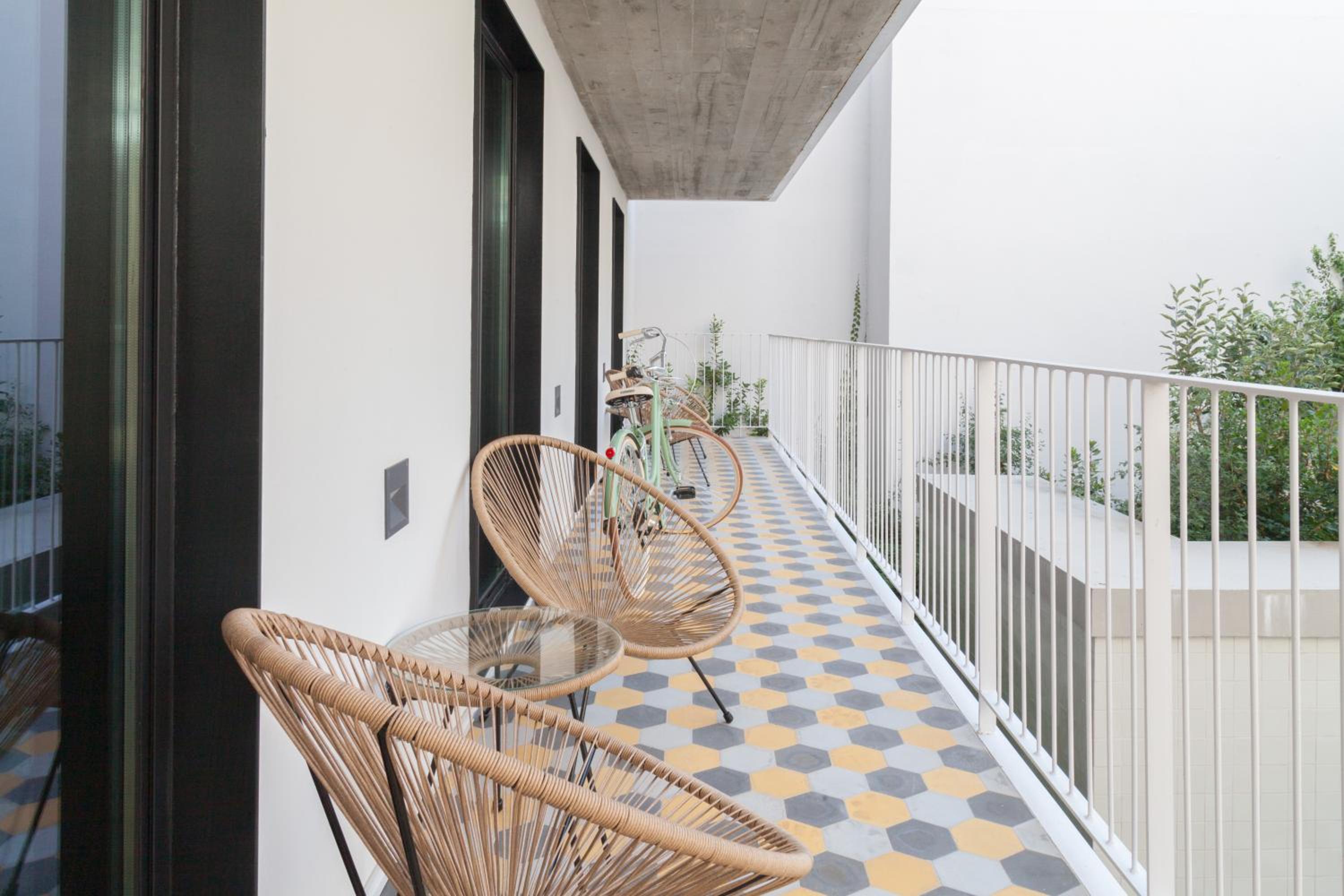 Apartment with Balcony - Photo 18