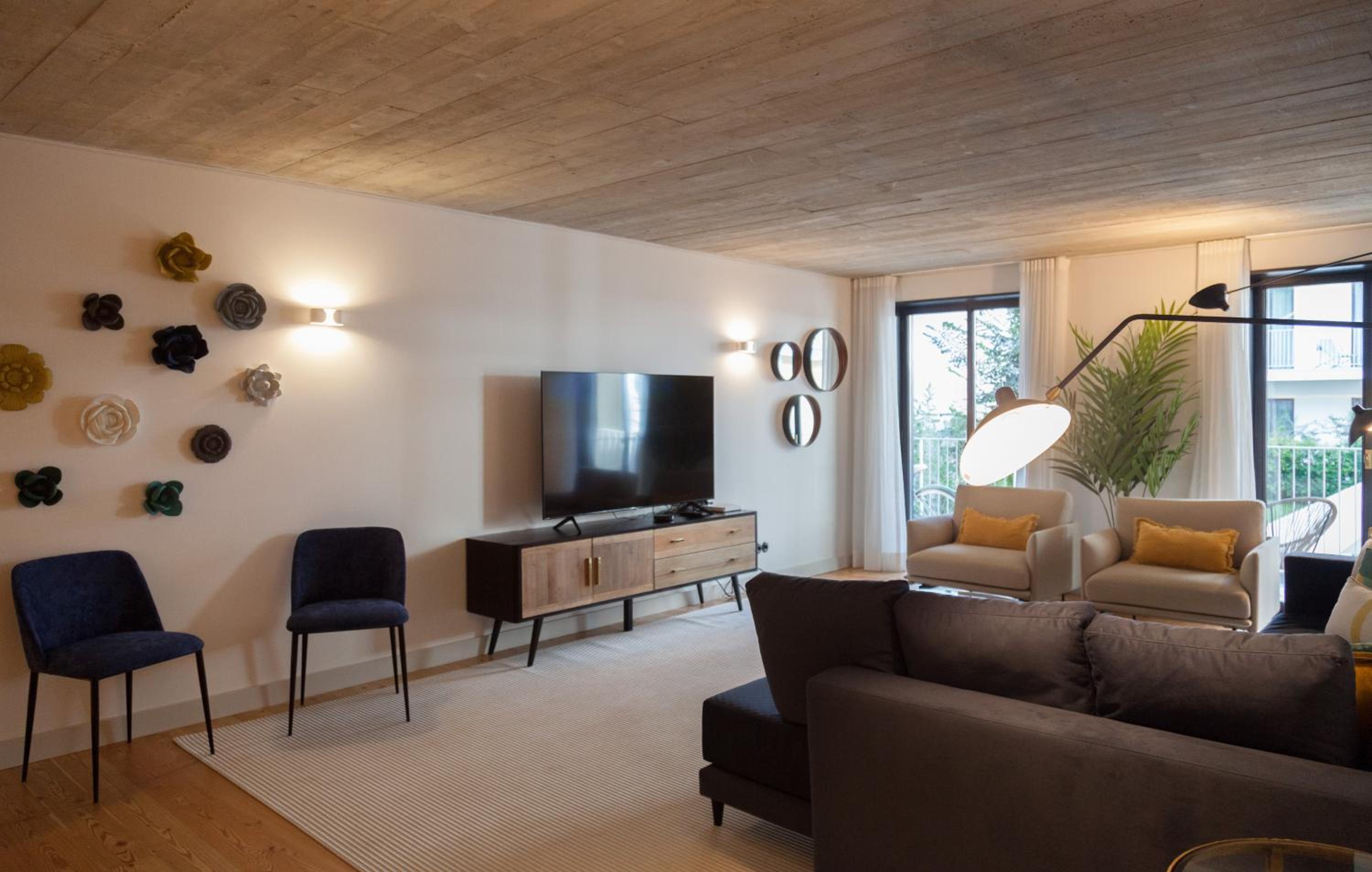 Apartment with Balcony - Photo 20