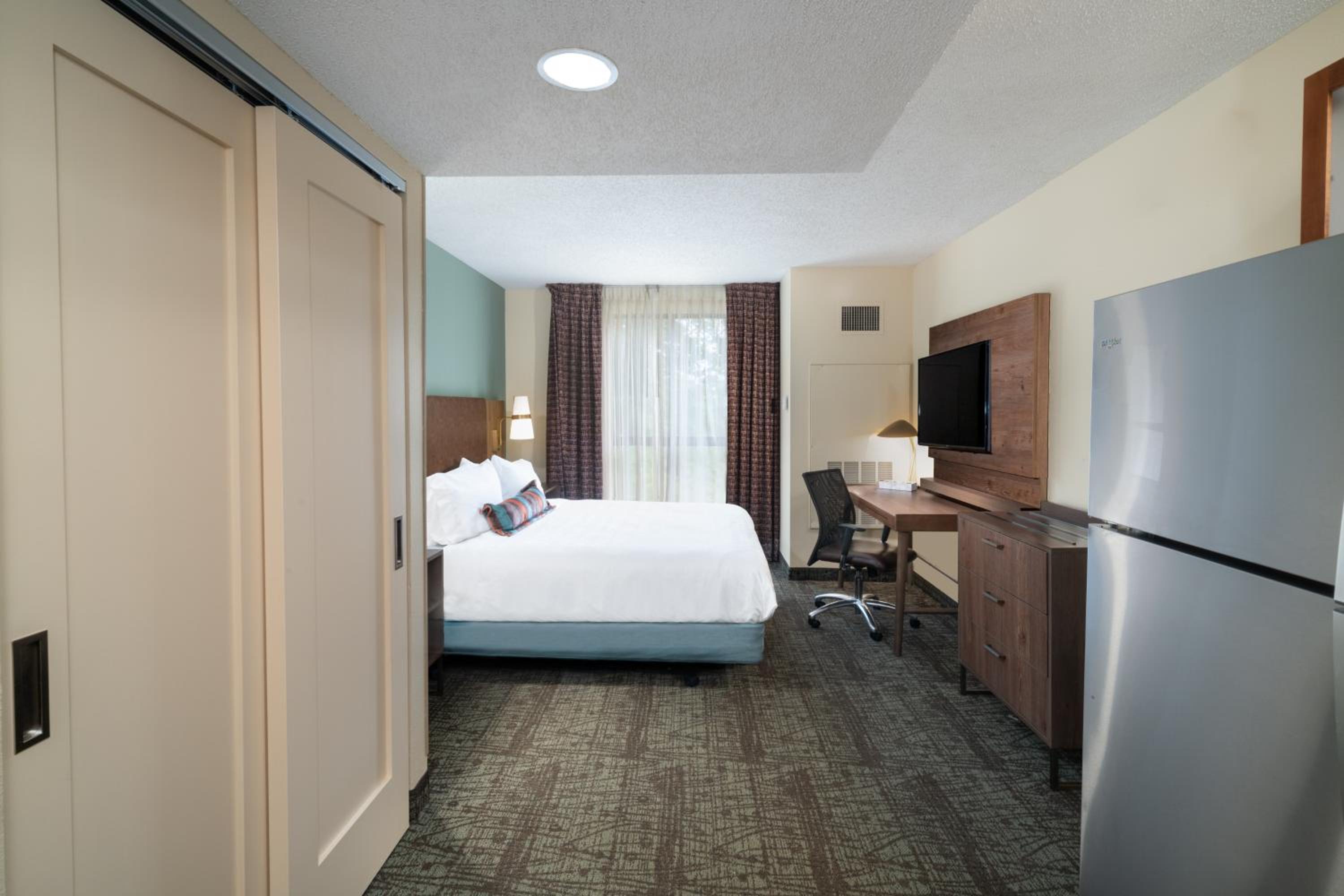 King Room with Roll-In Shower - Disability Access - Photo 3