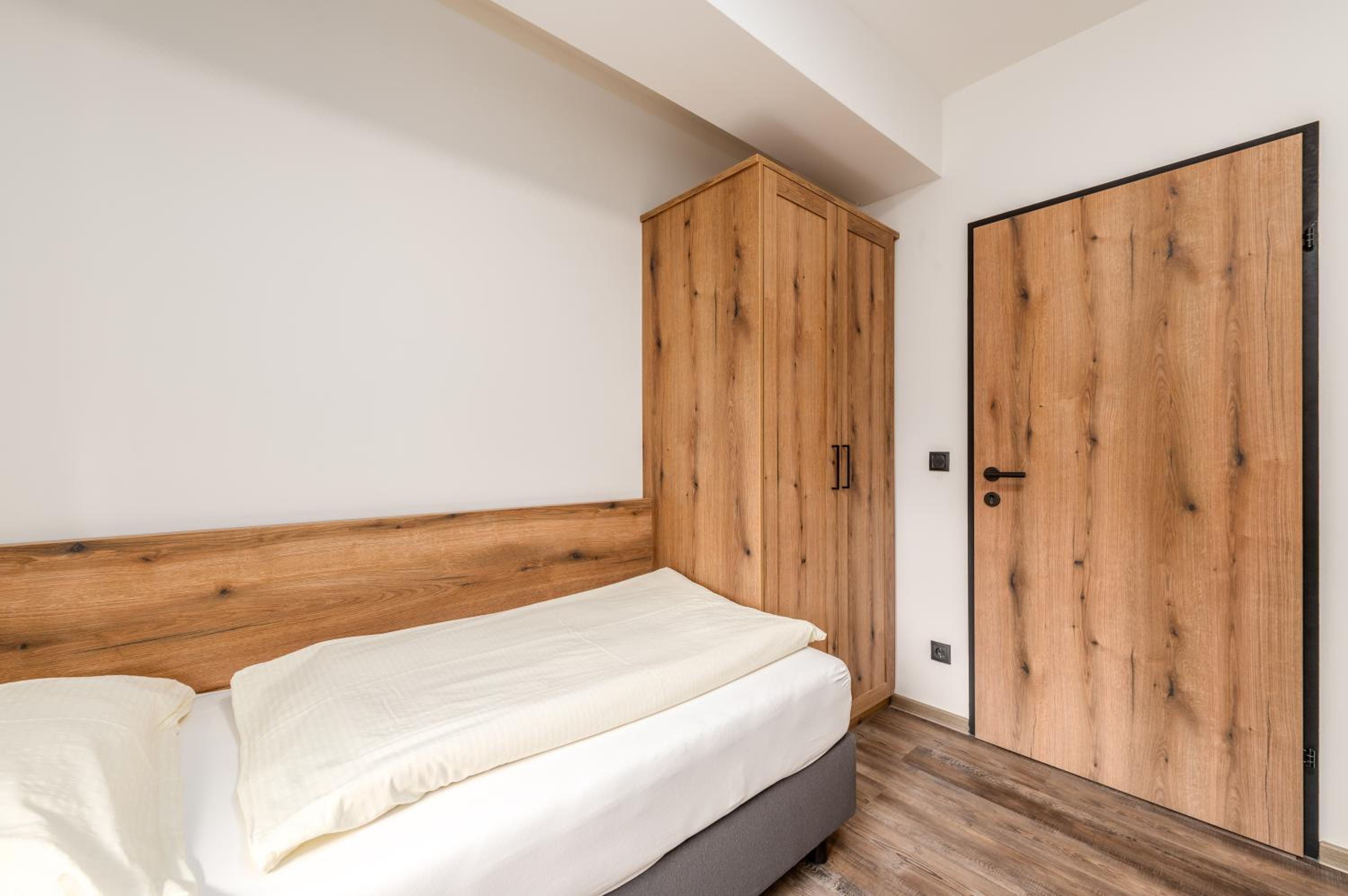 Single Room with Private Bathroom photo 1