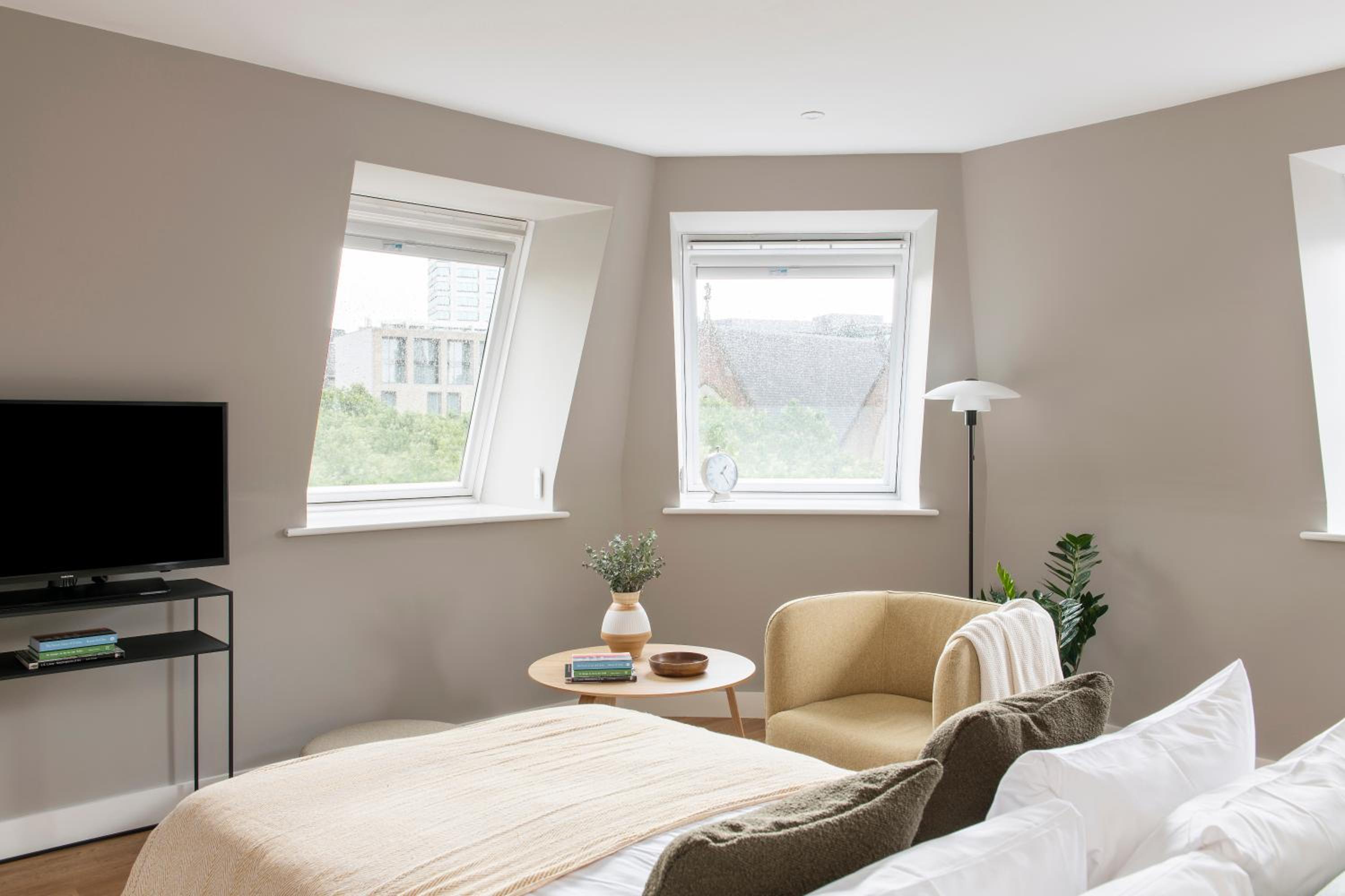One-Bedroom Apartment photo 2