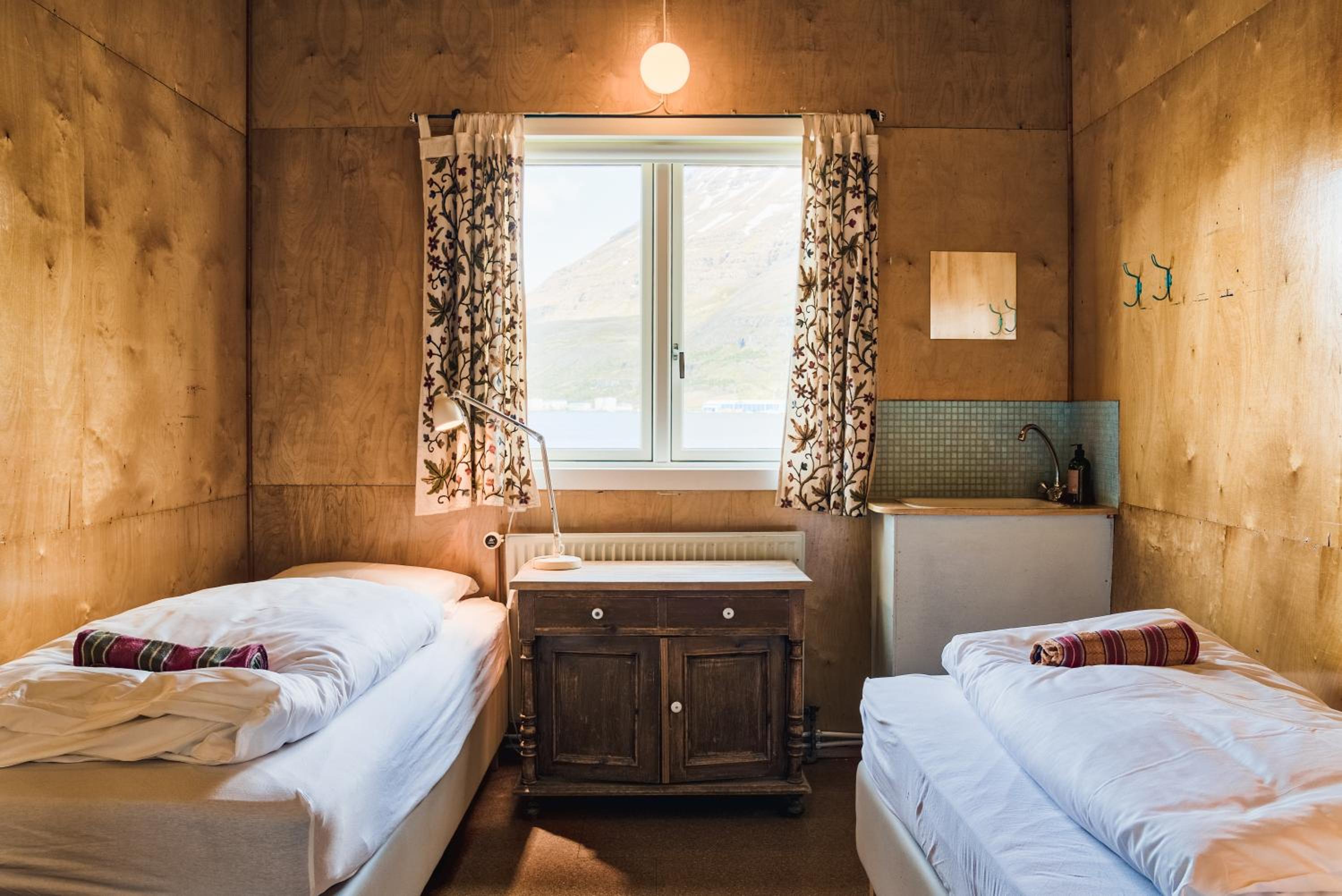 Double or Twin Room with Shared Bathroom photo 1