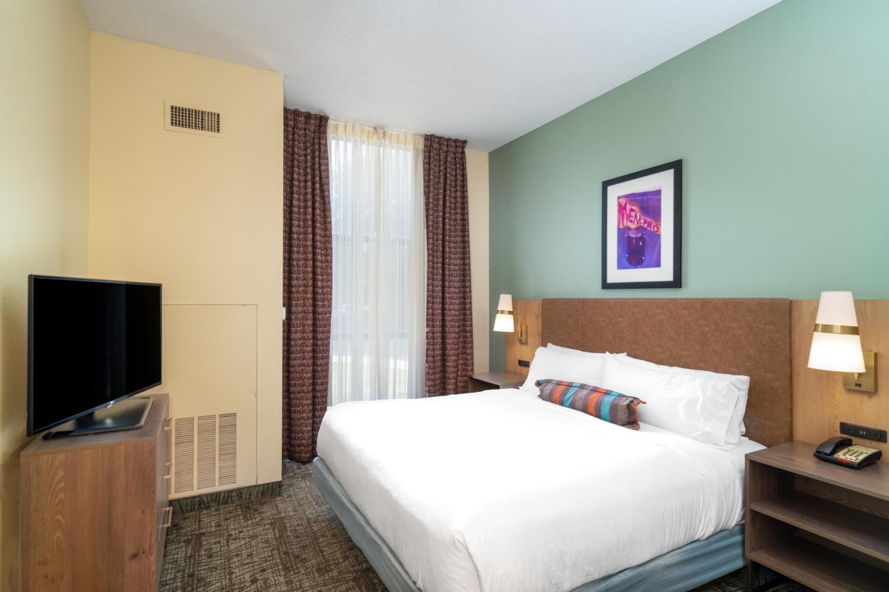 One-Bedroom King Suite - Photo 2