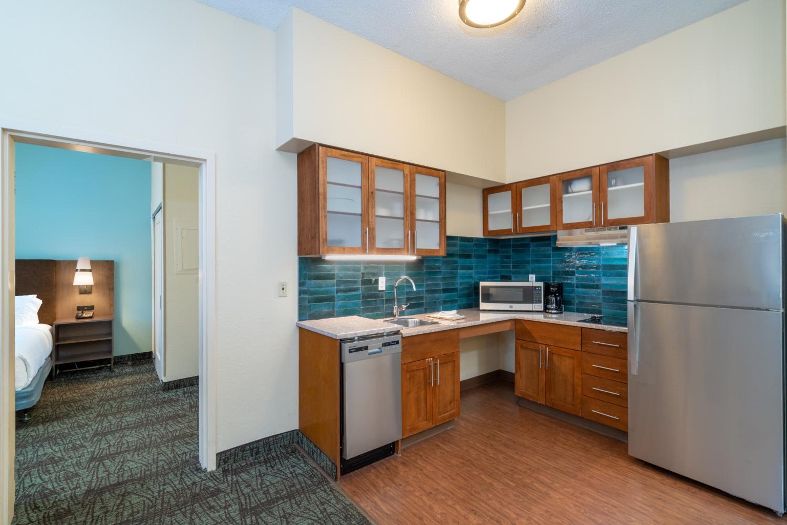 One-Bedroom King Suite with Communications Accessible Roll-In Shower - Photo 6
