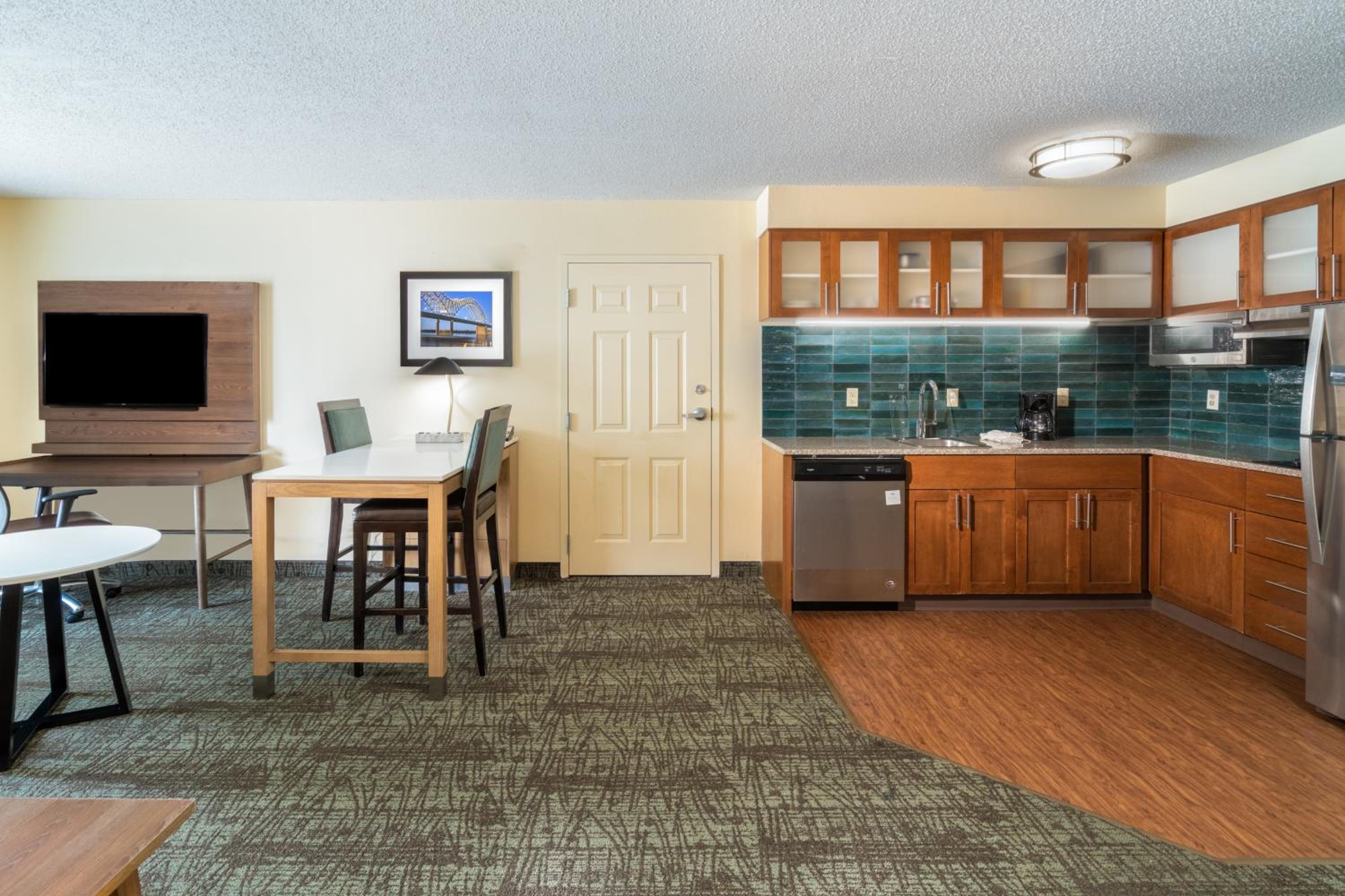 Studio Queen Suite - Photo 2