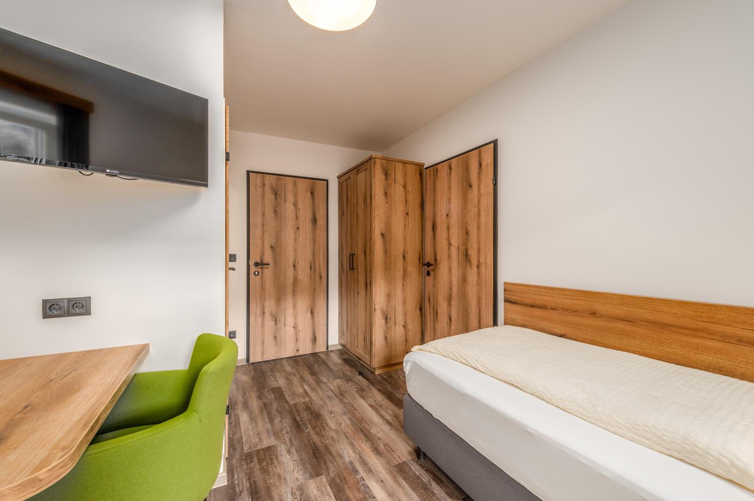 Single Room with Private Bathroom photo 2