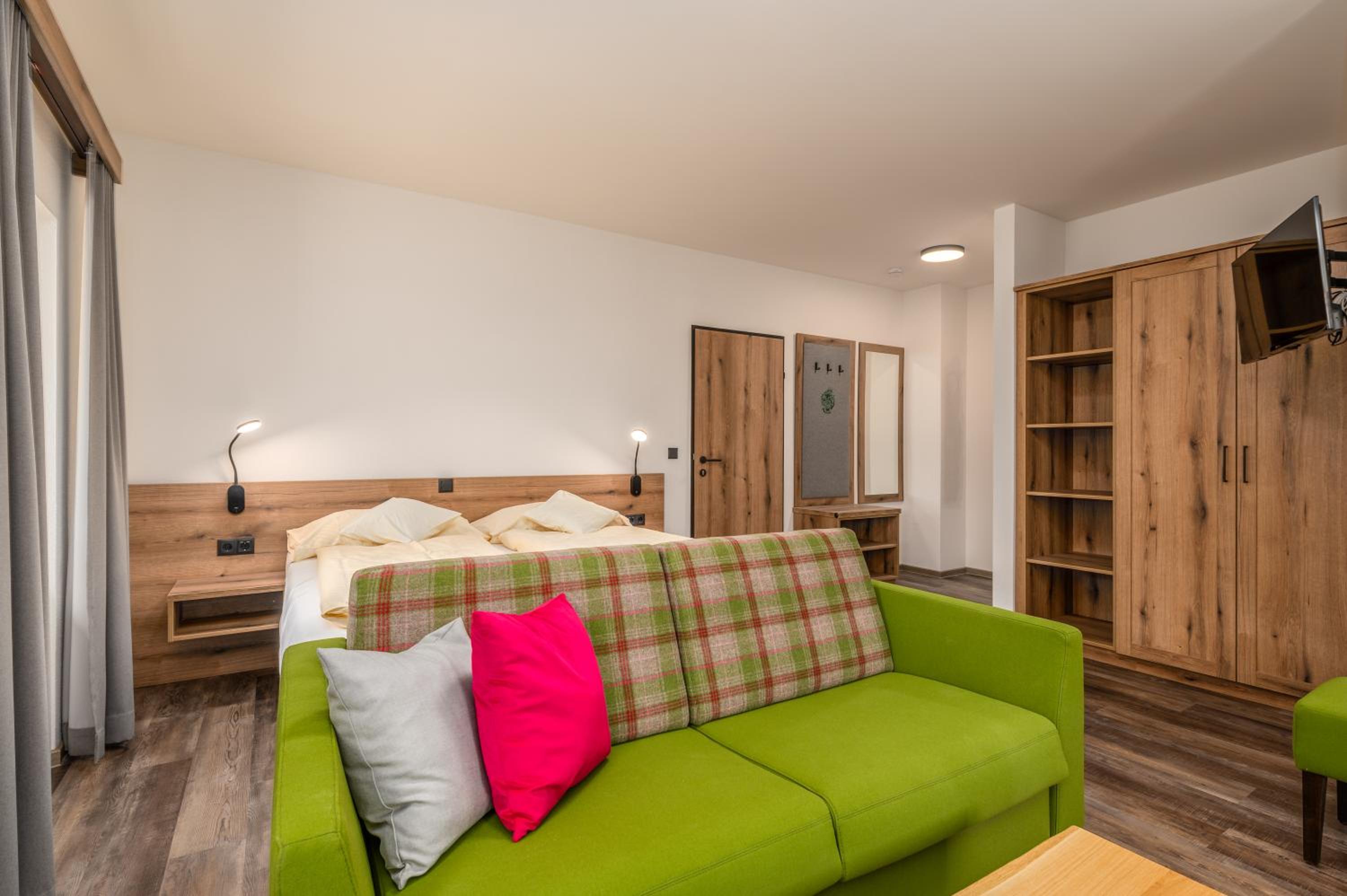 Double Room with Balcony - Photo 7