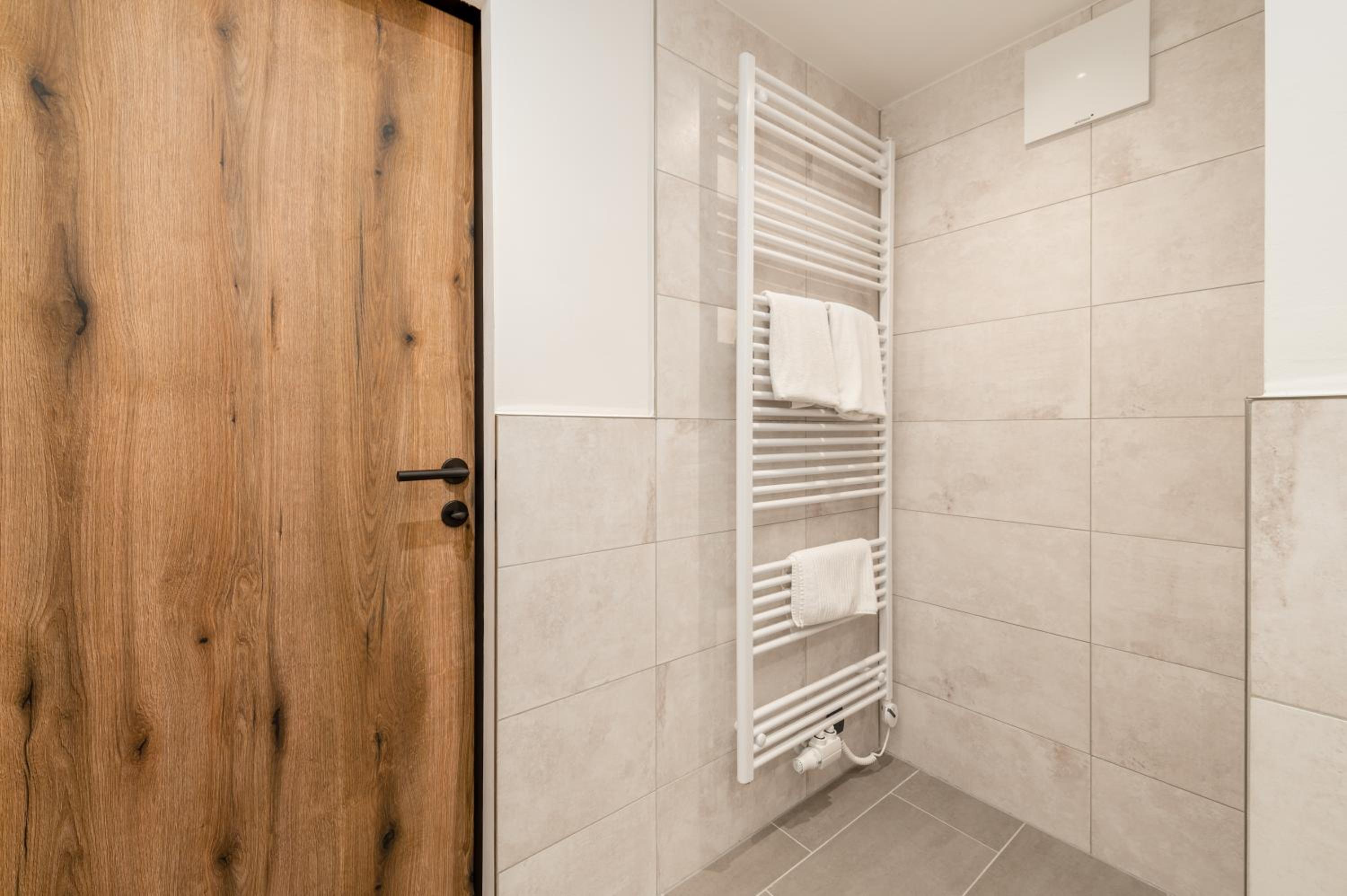 Double Room with Balcony - Photo 2