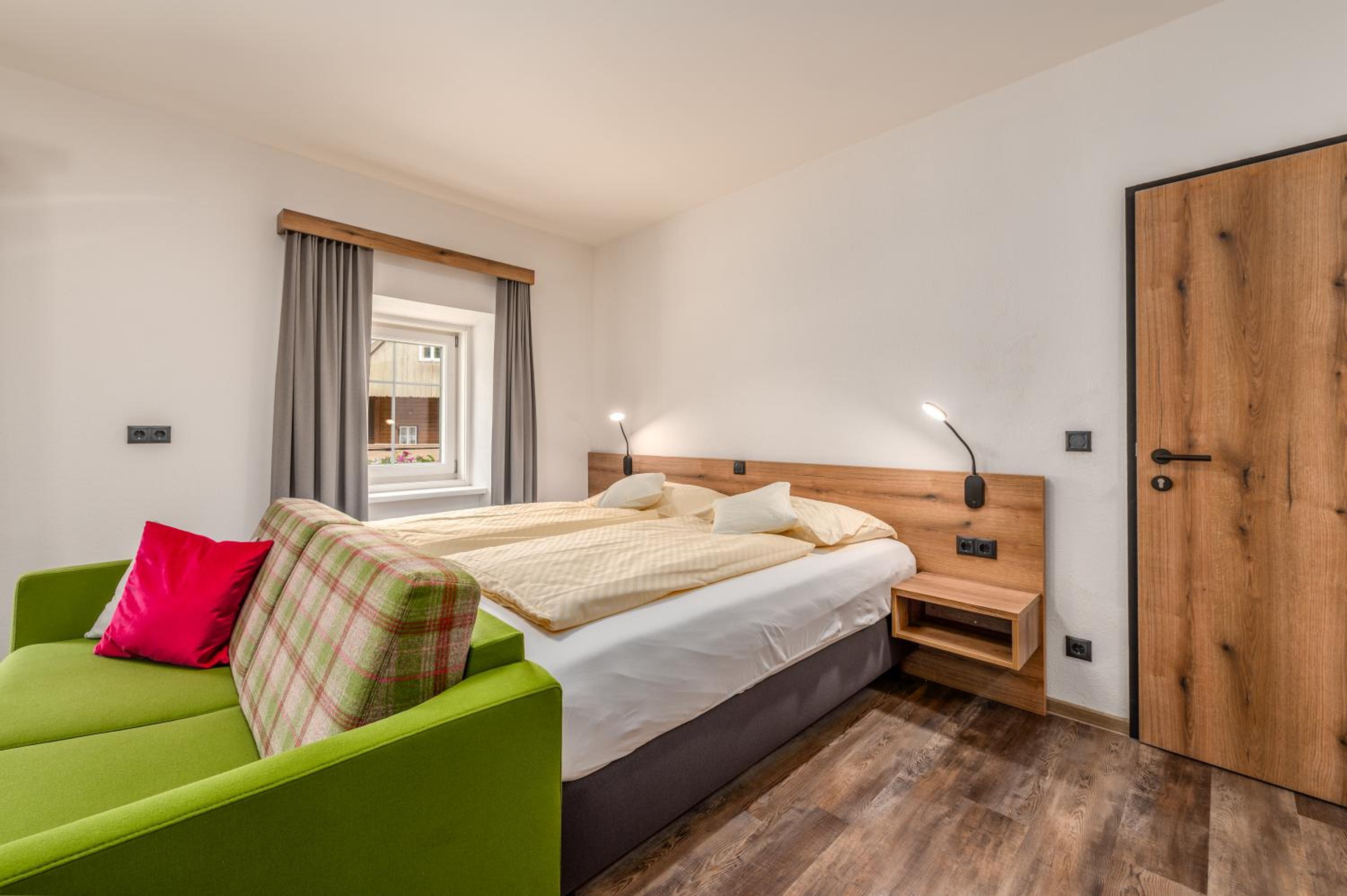 Double Room with Balcony - Photo 36