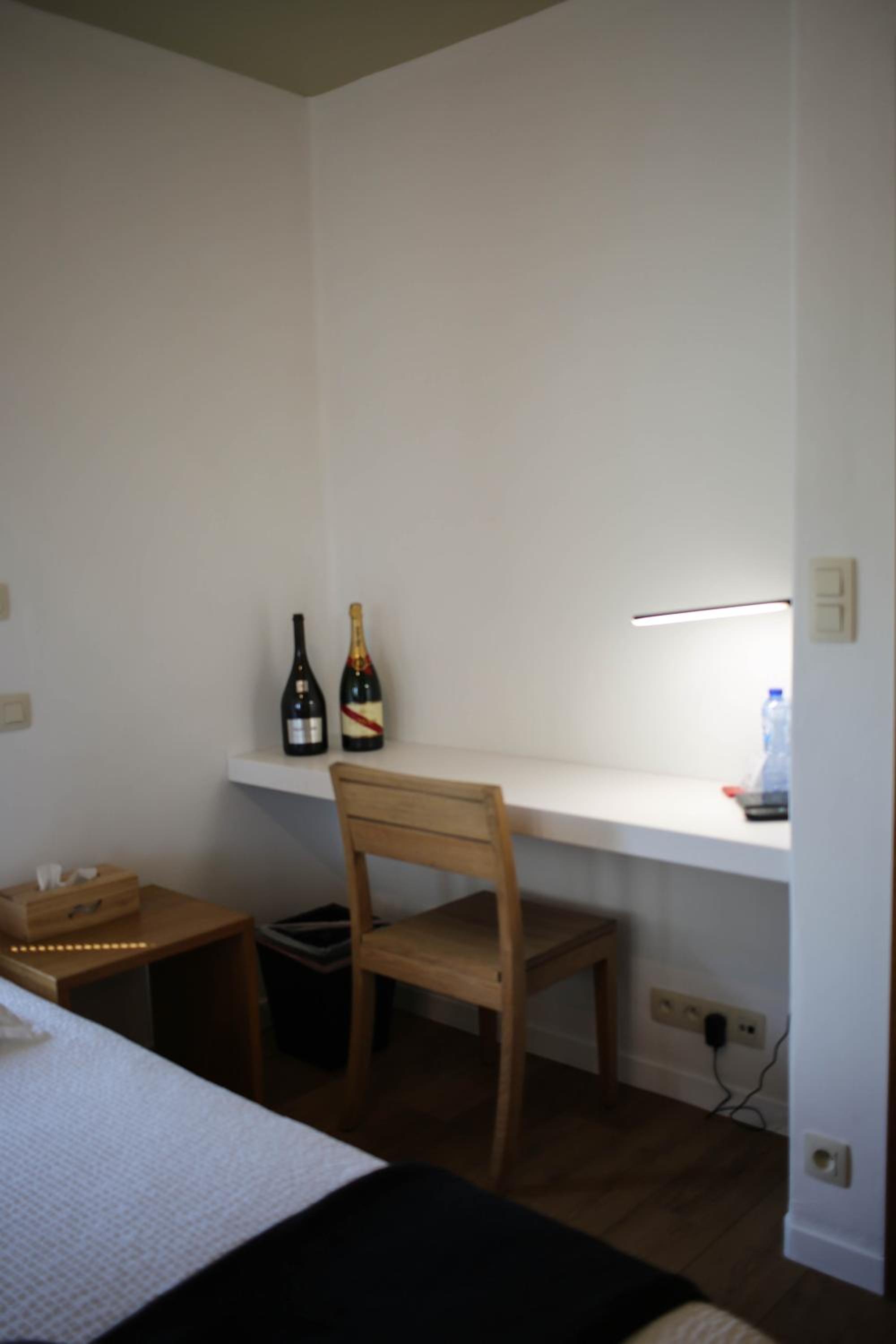 Deluxe Double Room with Shower photo 2