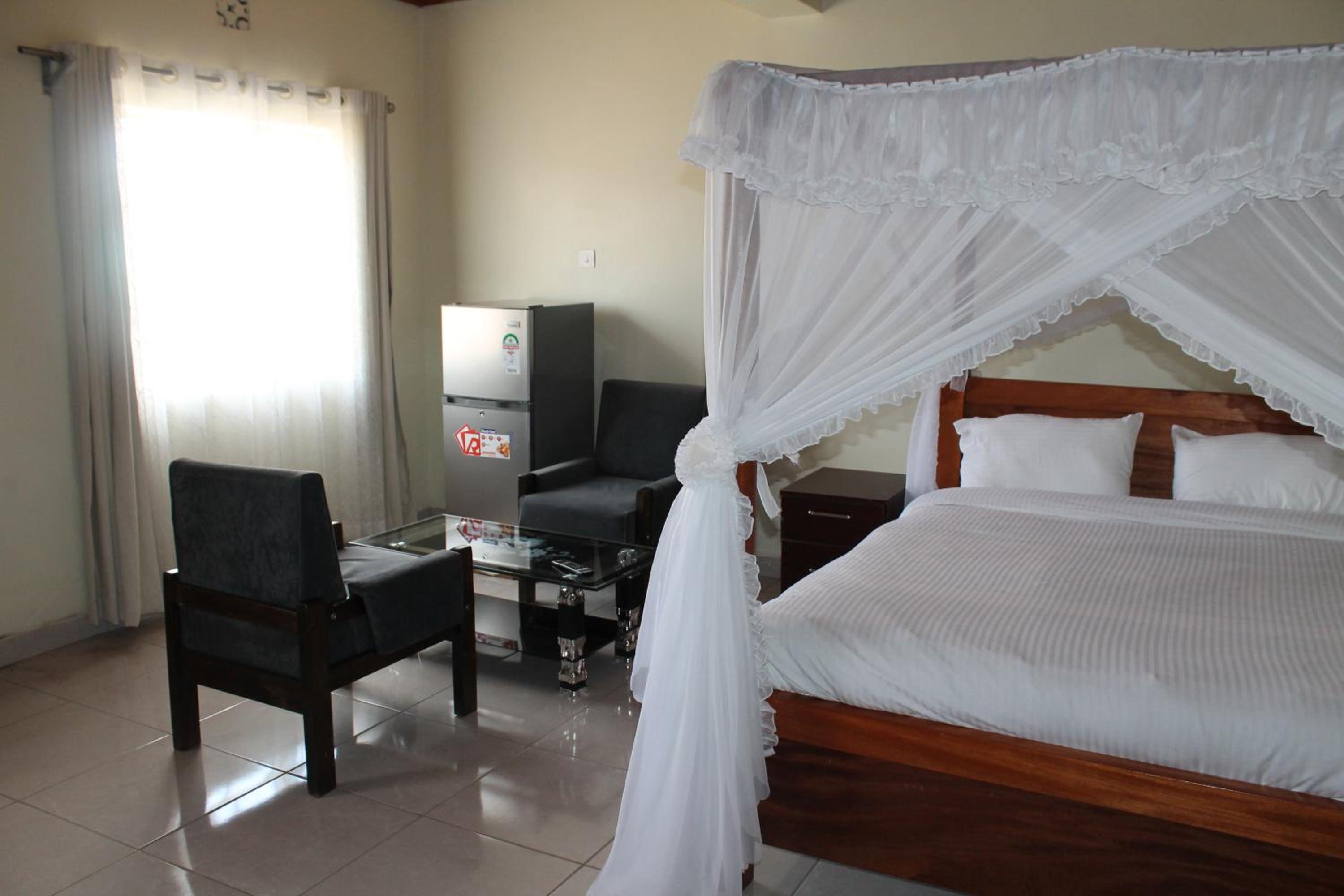 Deluxe Double Room (2 Adults + 1 Child)