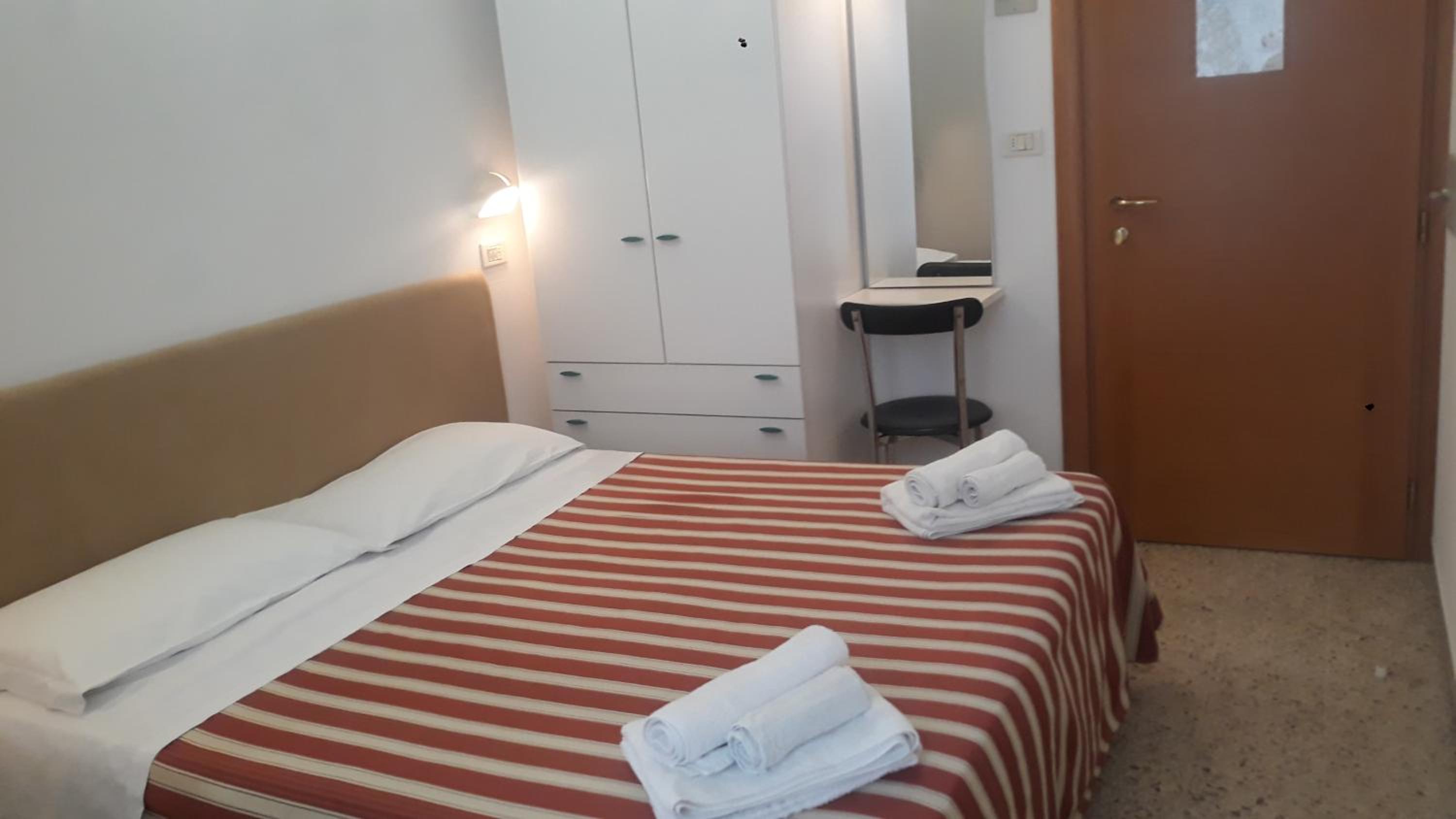 Standard Double Room - Photo 1