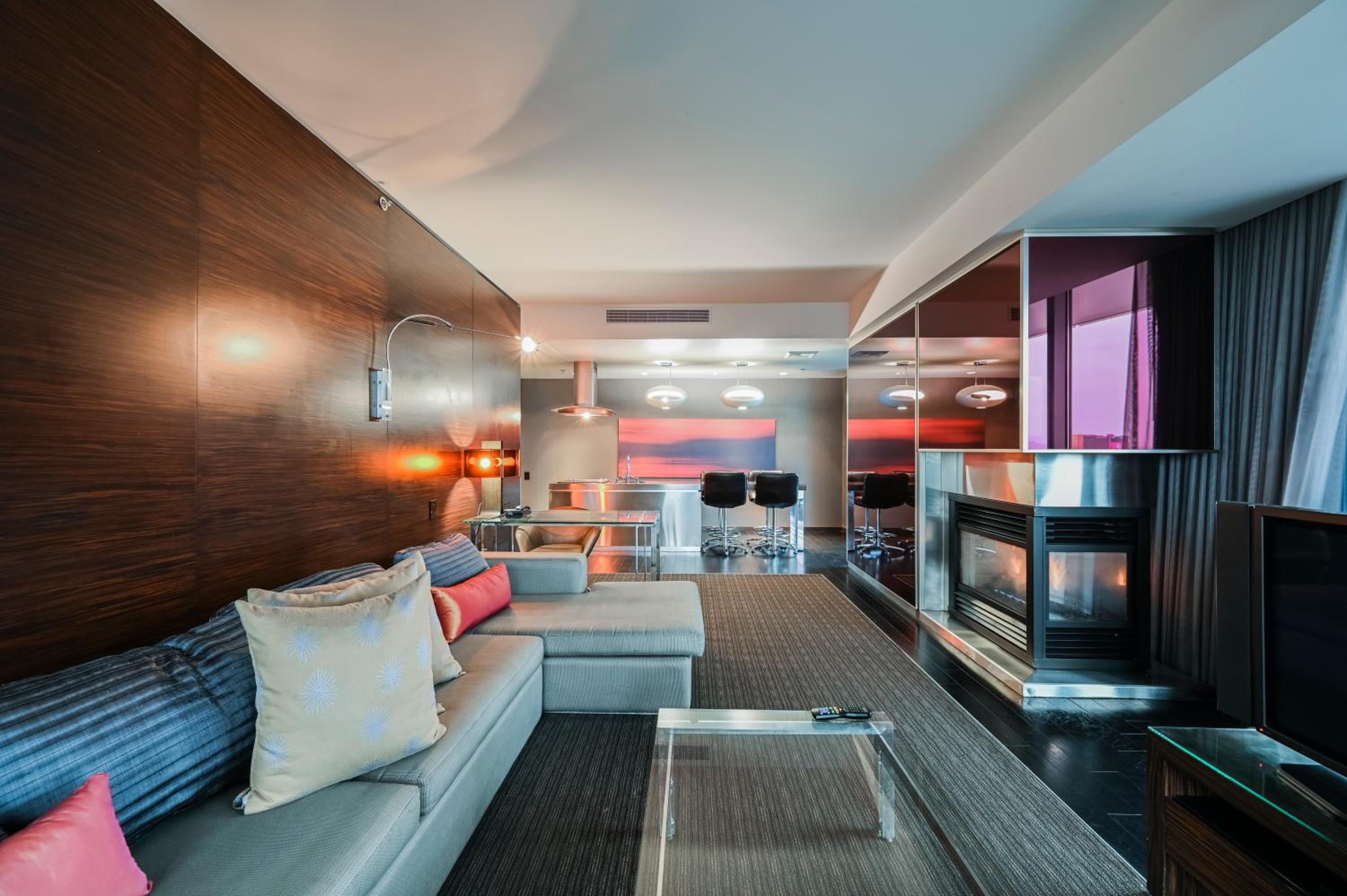 One-Bedroom - Sleeps 6 + Balcony photo 1