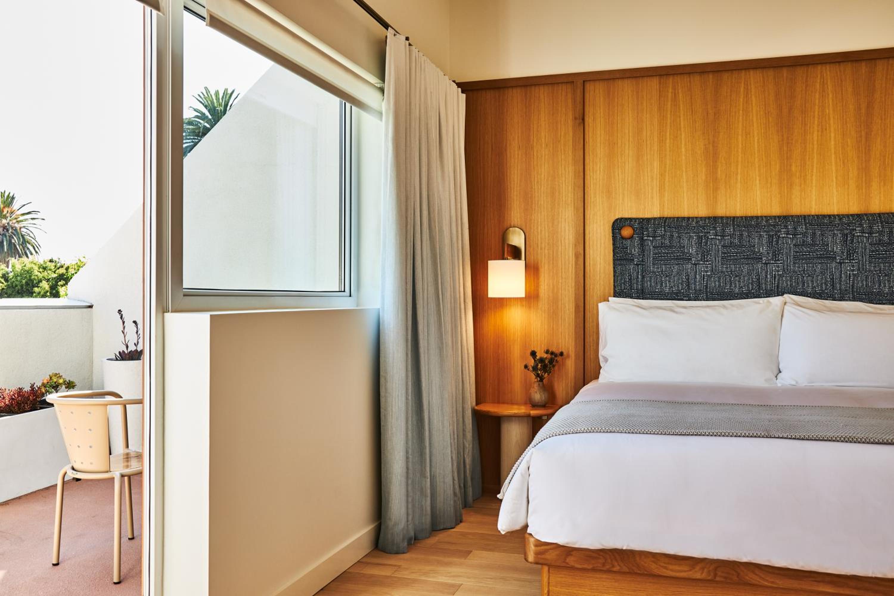 King Room With Balcony