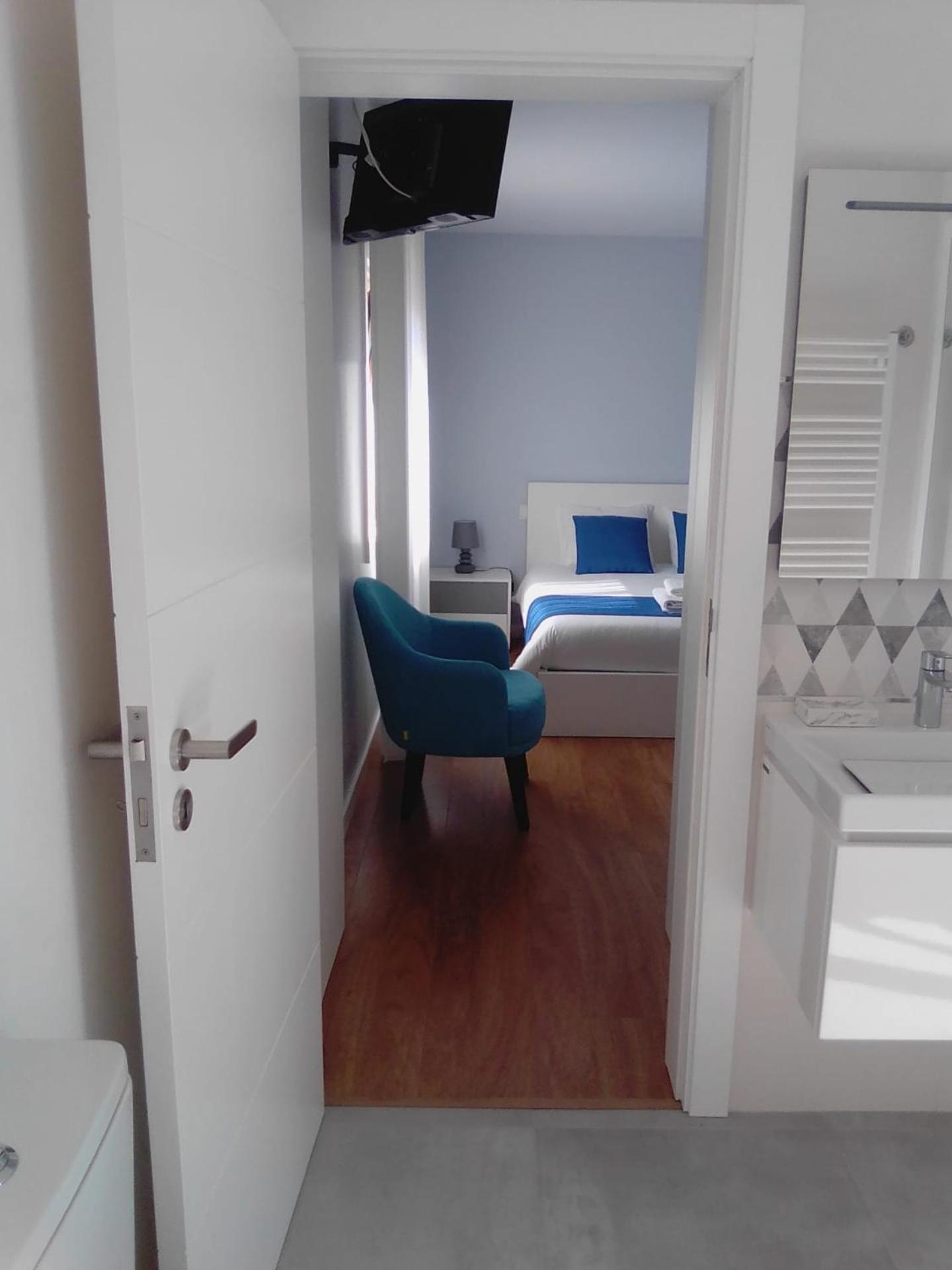 Double Room with Mountain View - Photo 9