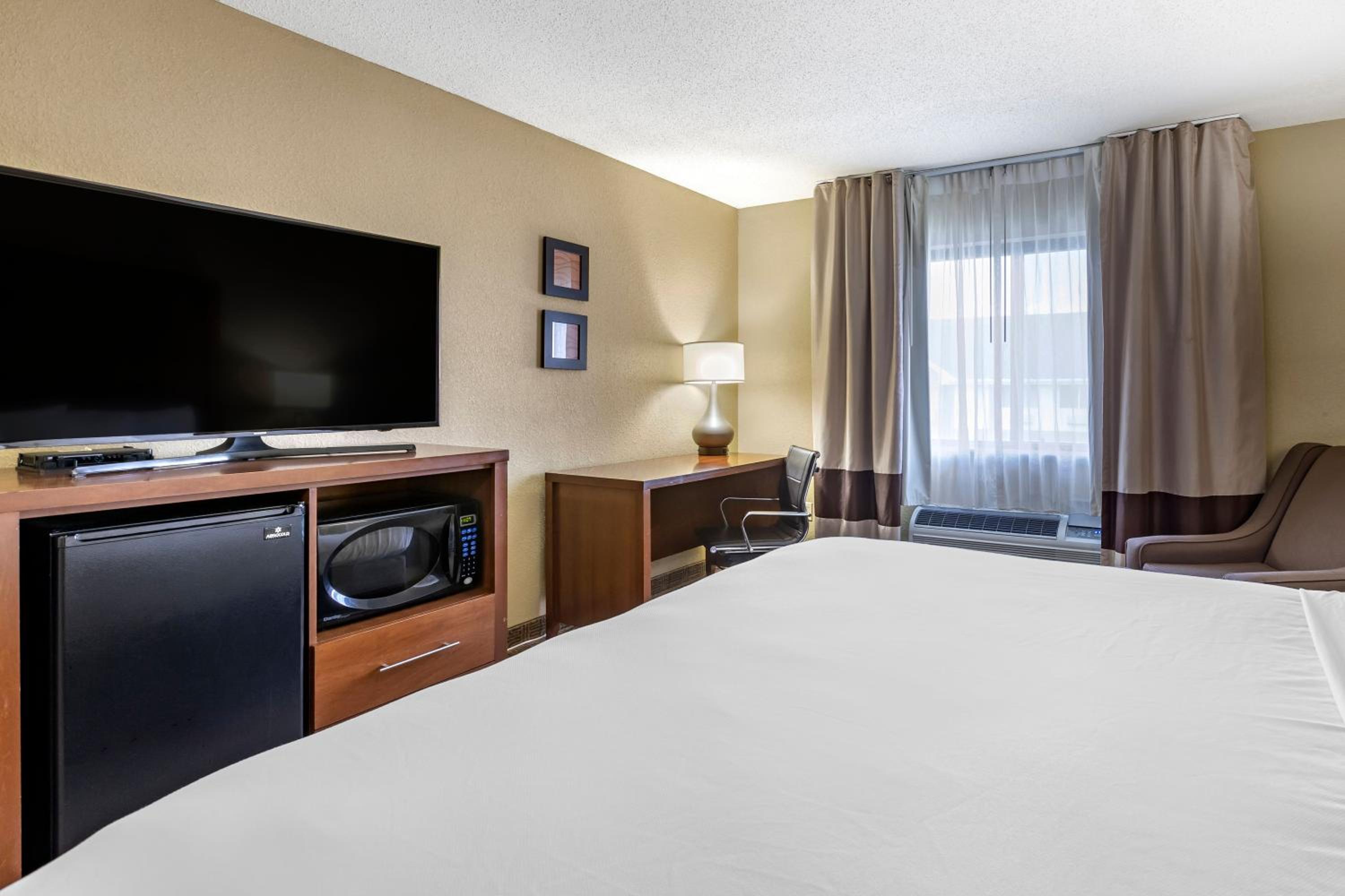 King Room - Non-Smoking photo 3