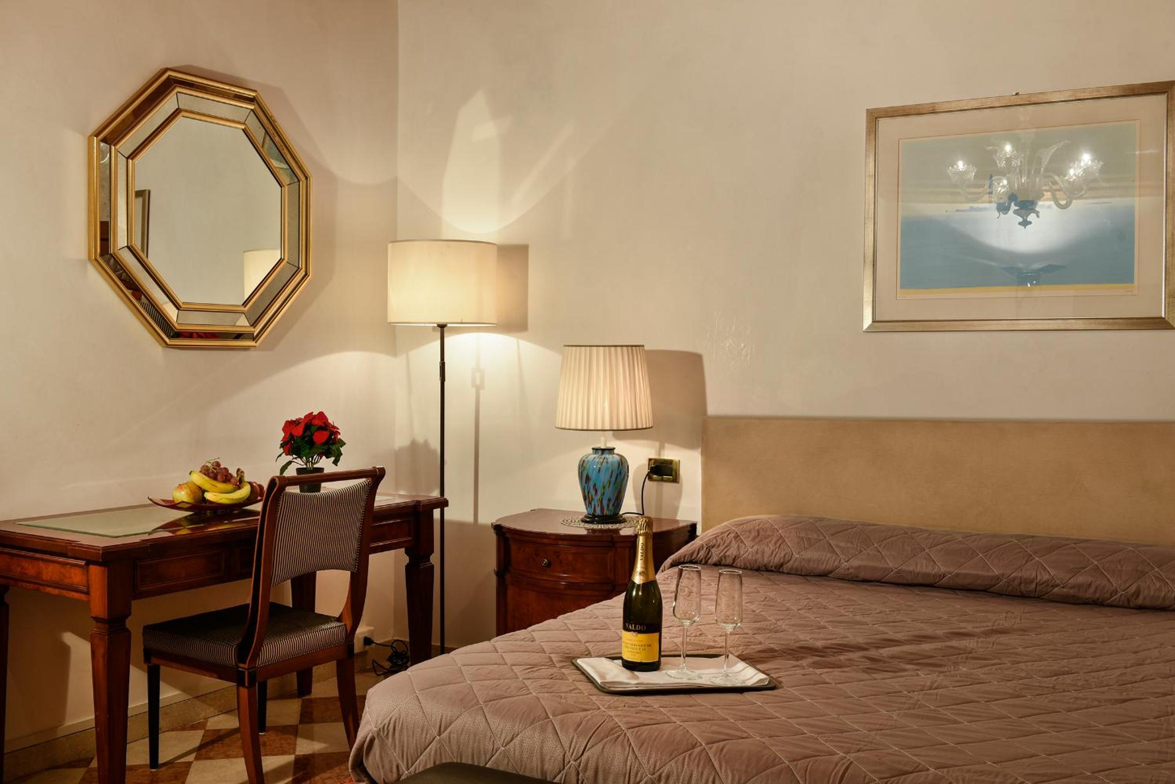 Deluxe King Room photo 1