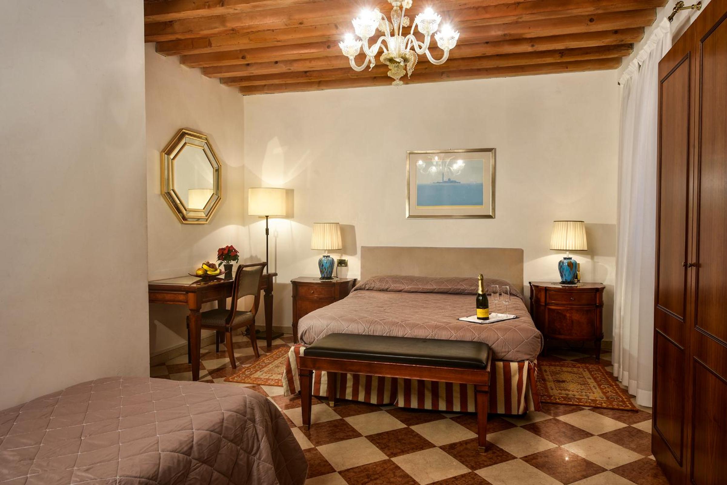 Deluxe King Room photo 3