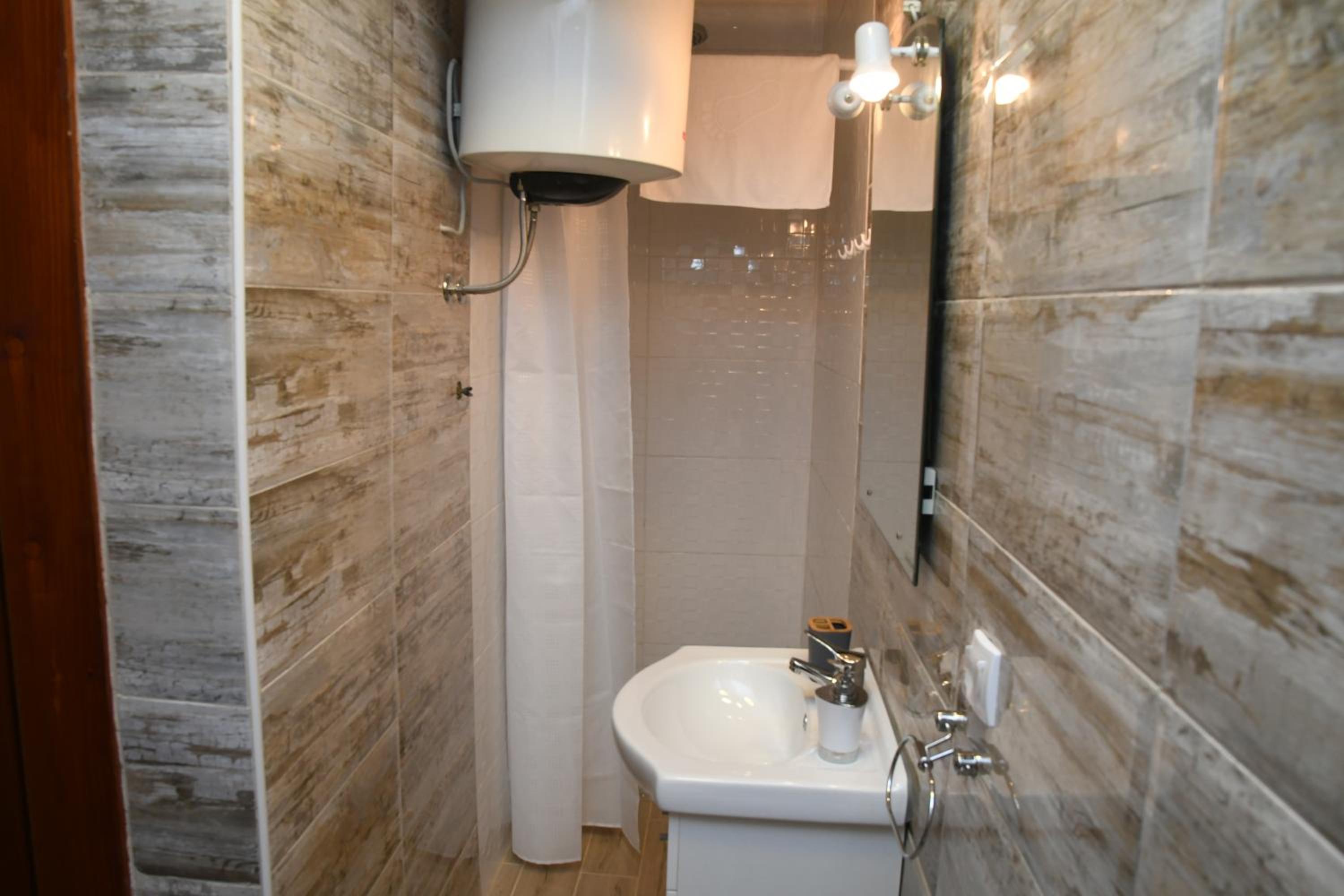 One-Bedroom Apartment - Photo 44