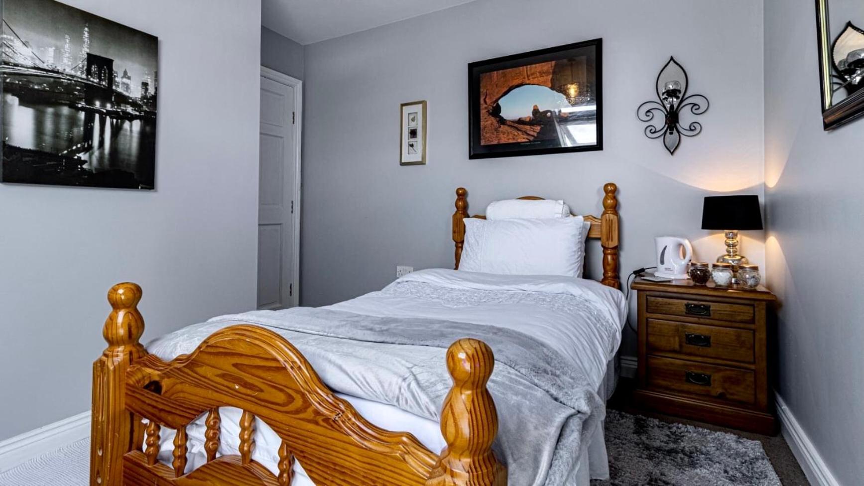 Single Room photo 2