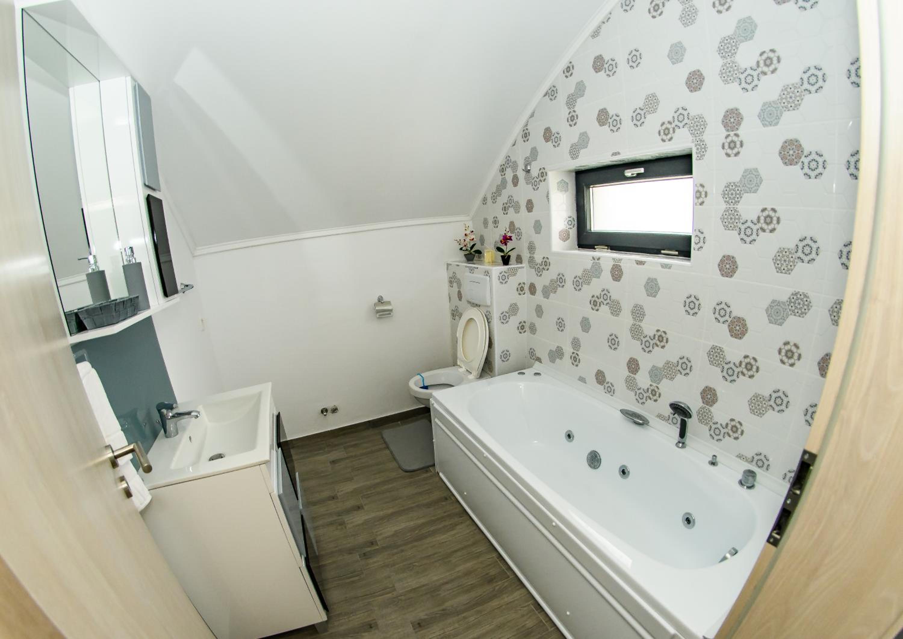 One-Bedroom Apartment - Photo 10