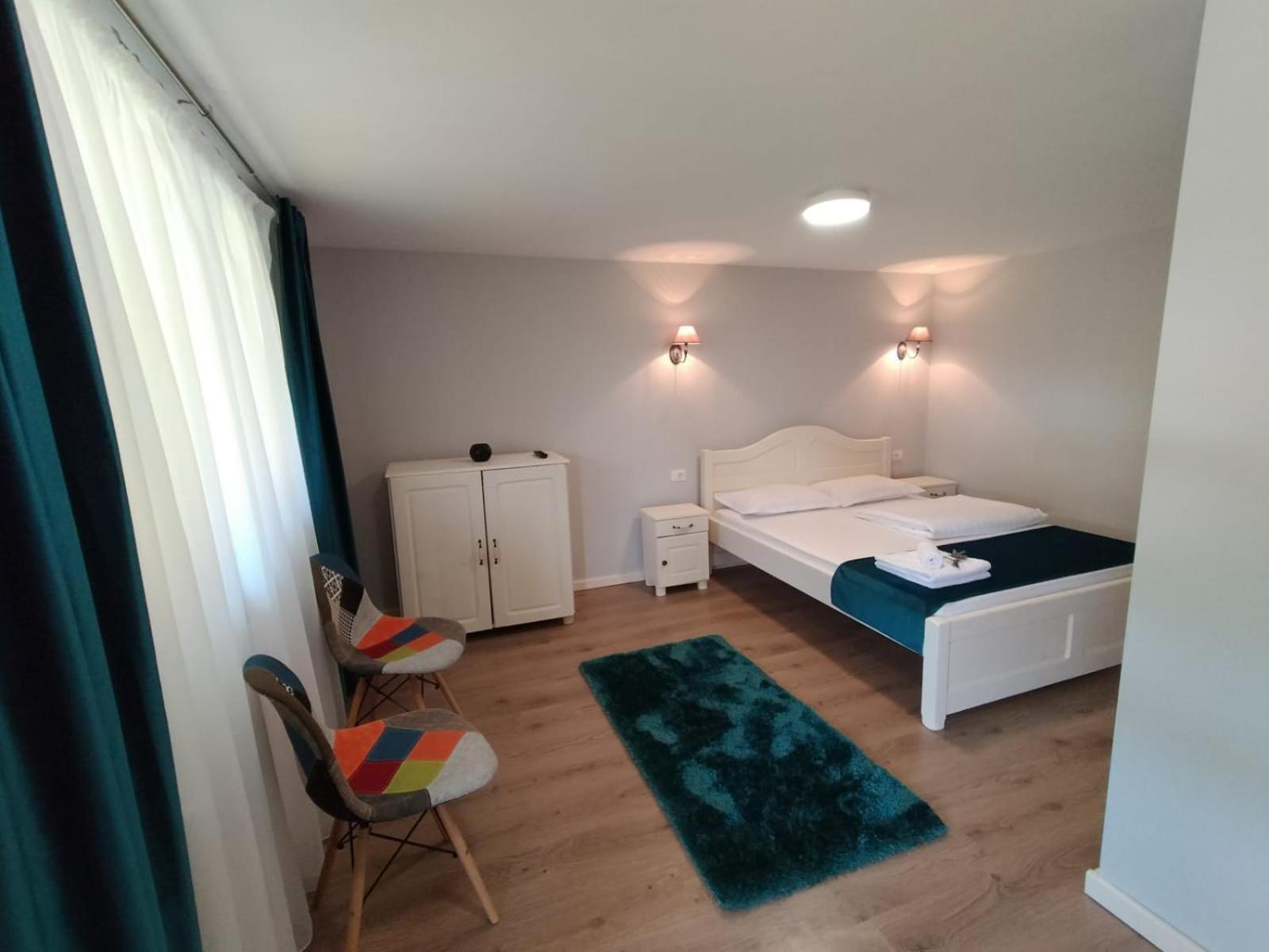 Five-Bedroom House - Photo 10