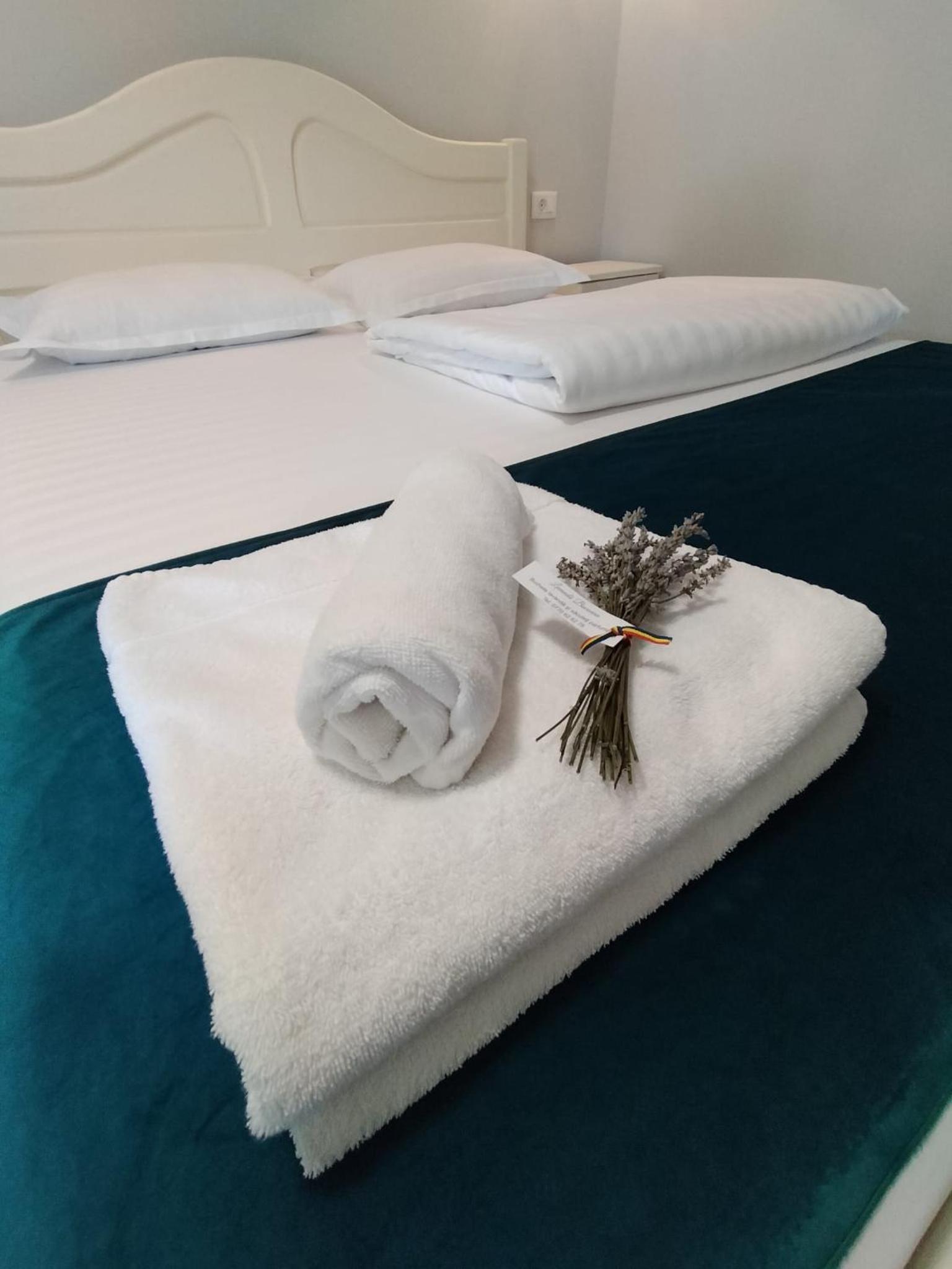 Double Room with Private Bathroom - Photo 3
