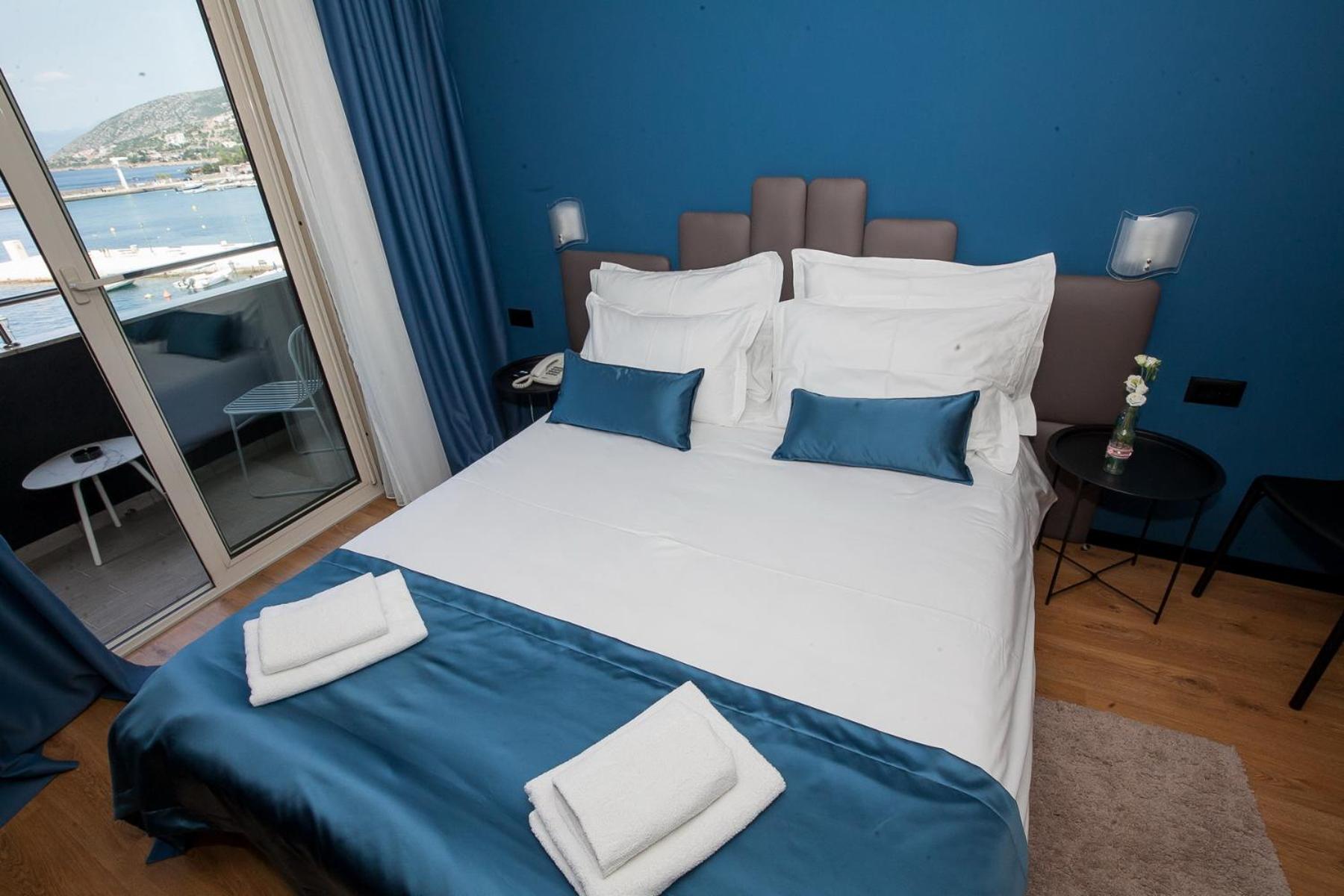 Junior Suite with Balcony and Sea View - Photo 1