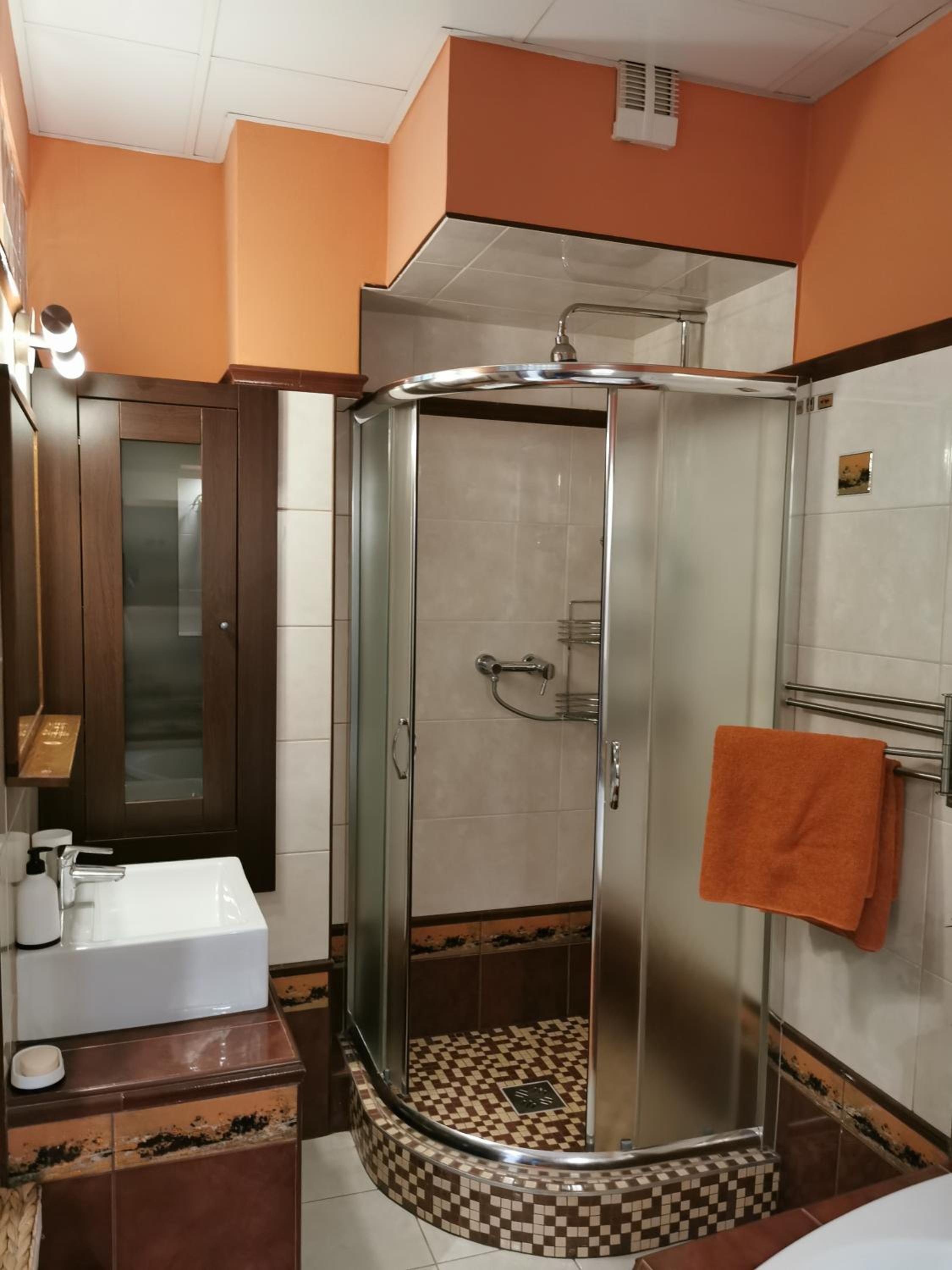 Two-Bedroom Apartment - Photo 2