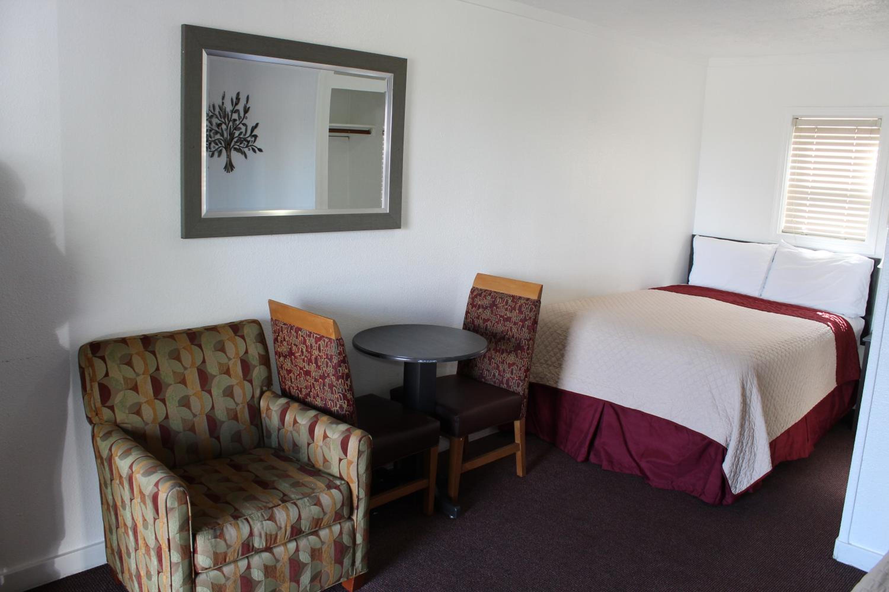 Queen Room with Two Queen Beds - Photo 1
