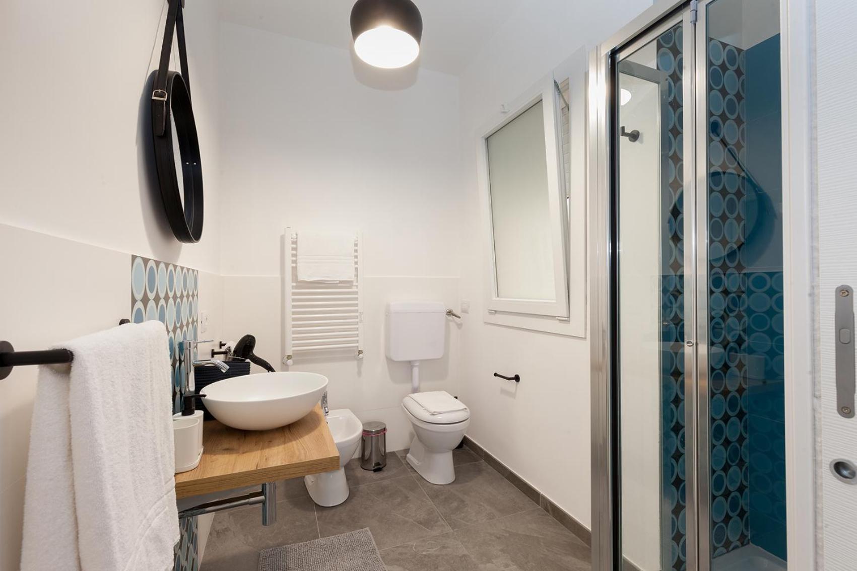 Standard Double Room - Photo 5