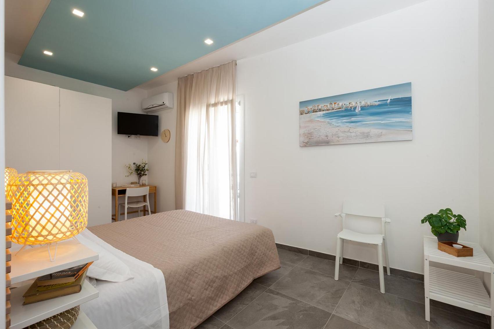 Large Double Room - Photo 5