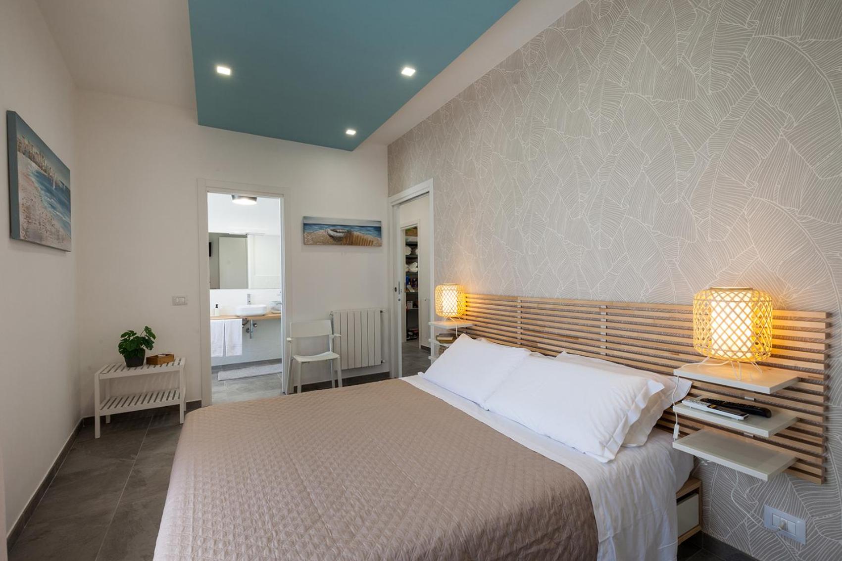 Large Double Room - Photo 1