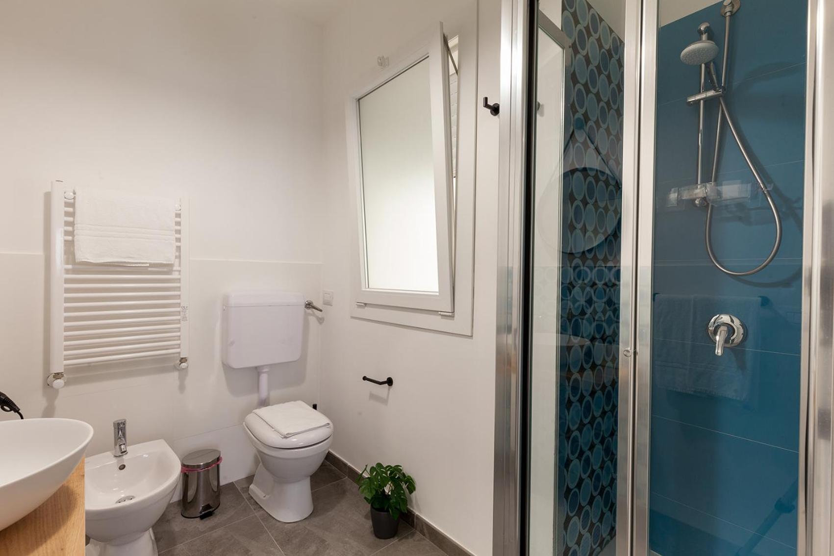 Standard Double Room - Photo 6