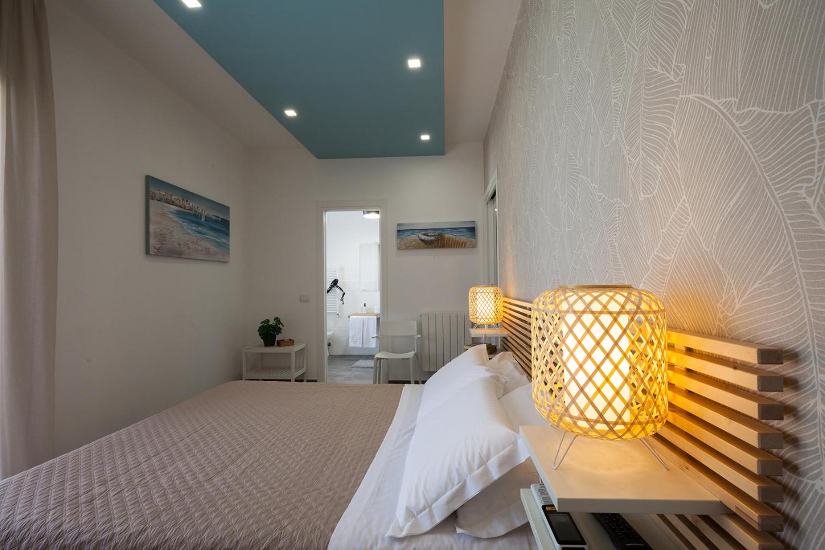 Large Double Room - Photo 3