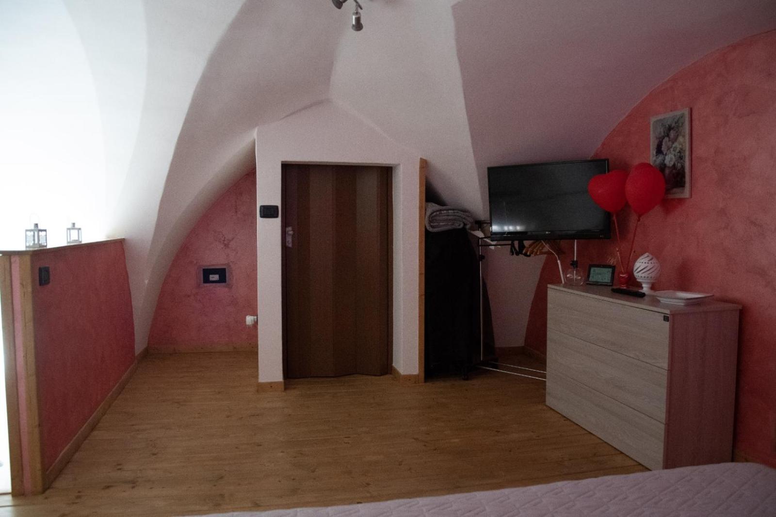 One-Bedroom Apartment - Photo 13