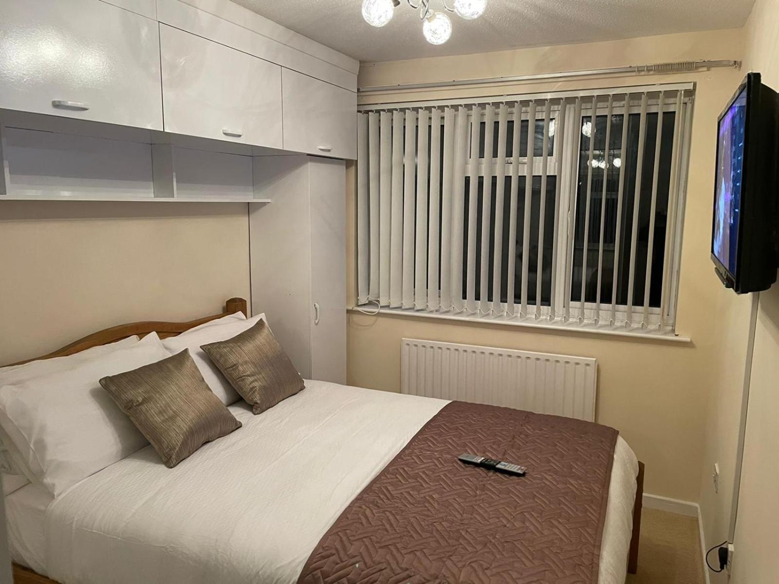 Three-Bedroom House - Photo 9
