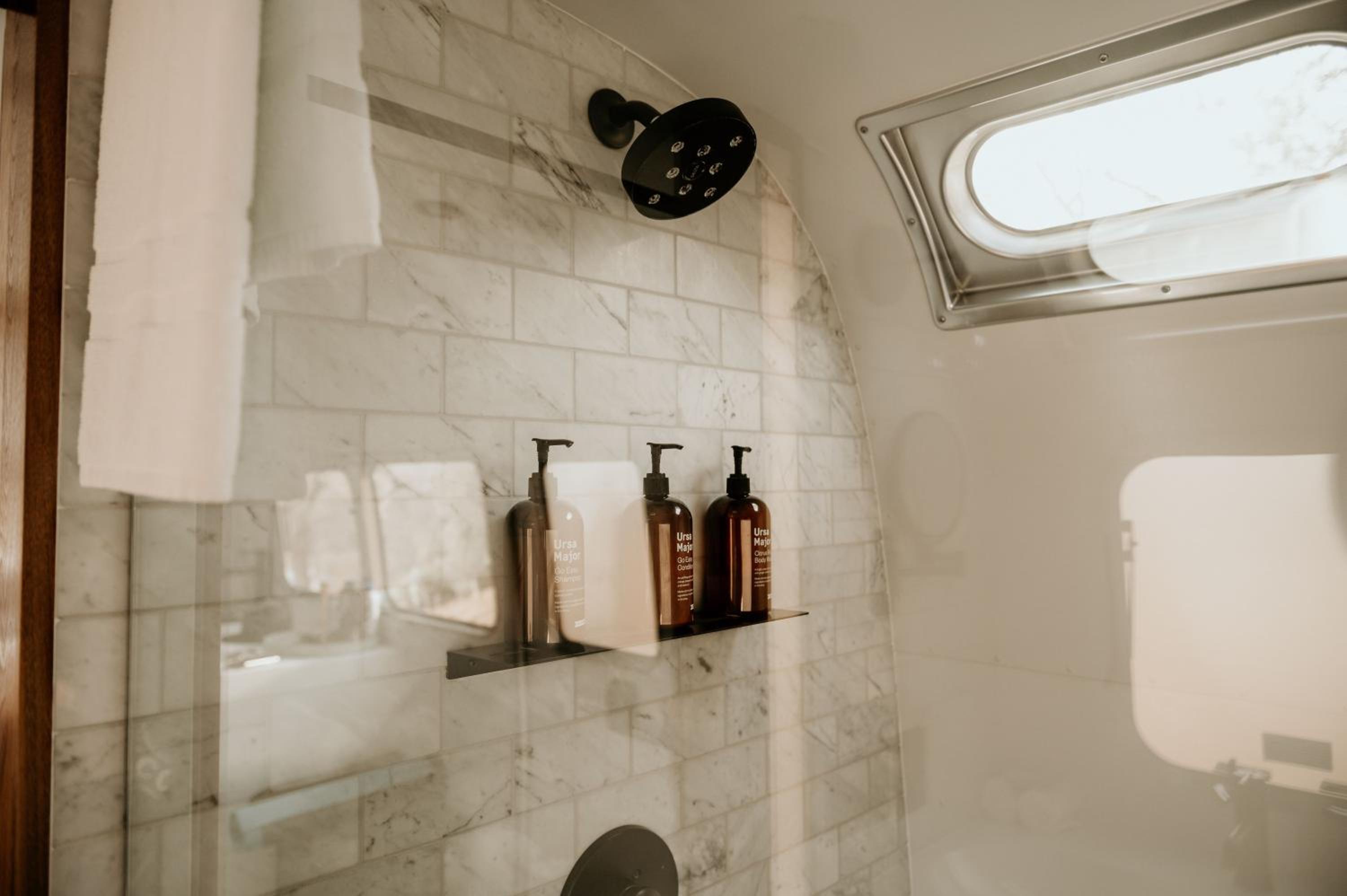 Premium Airstream Suite - Photo 11