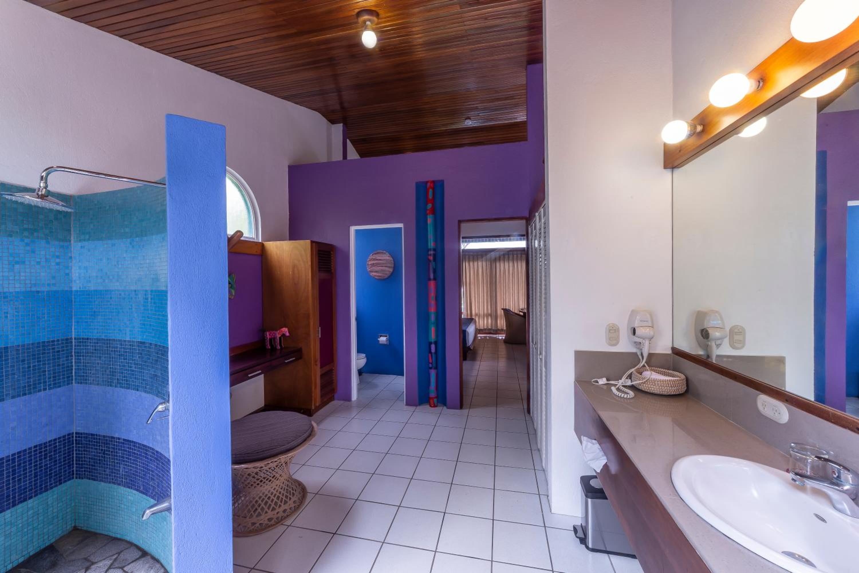 Ultra Villa King Bed - Photo 6