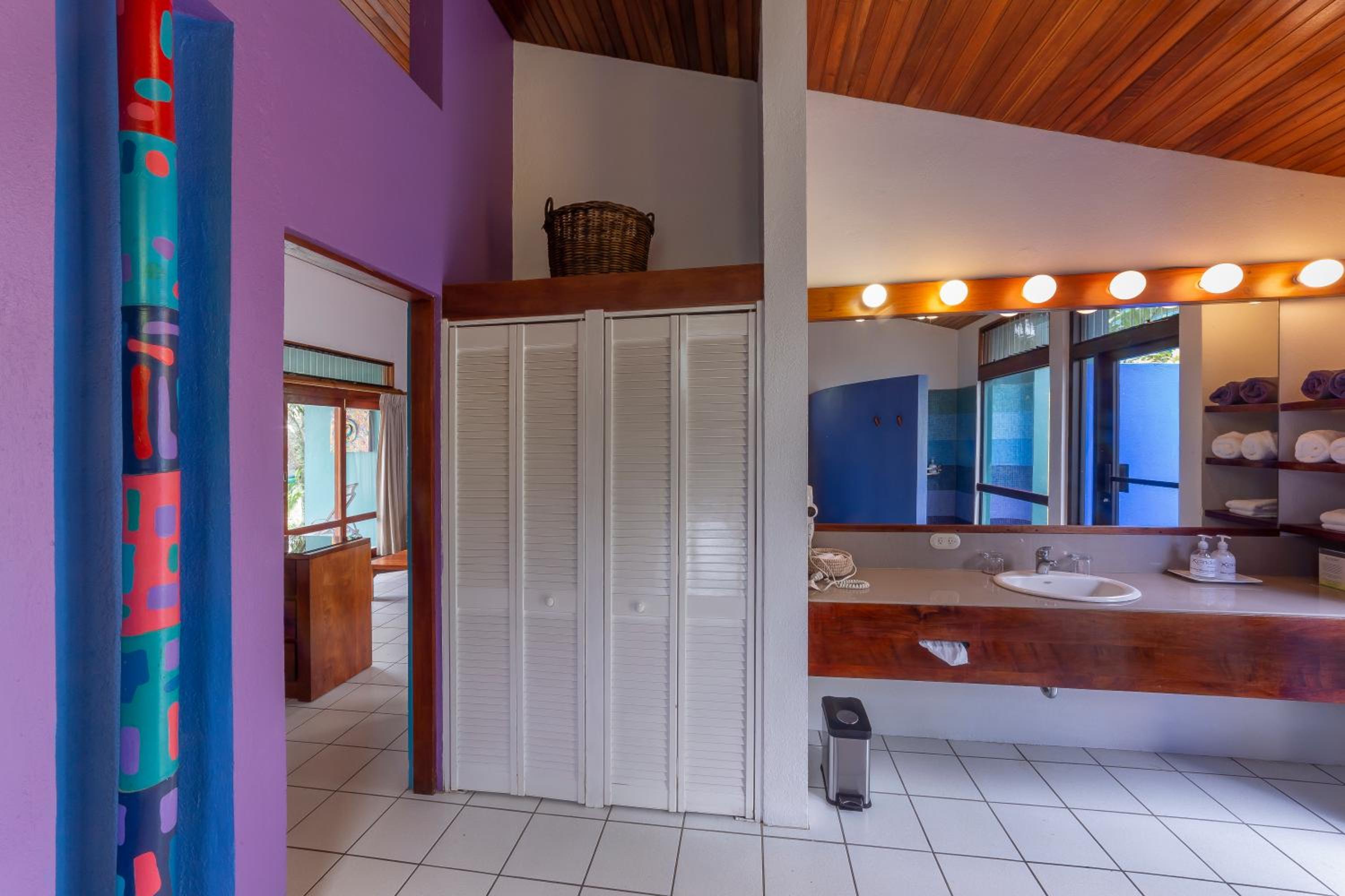 Ultra Villa King Bed - Photo 4